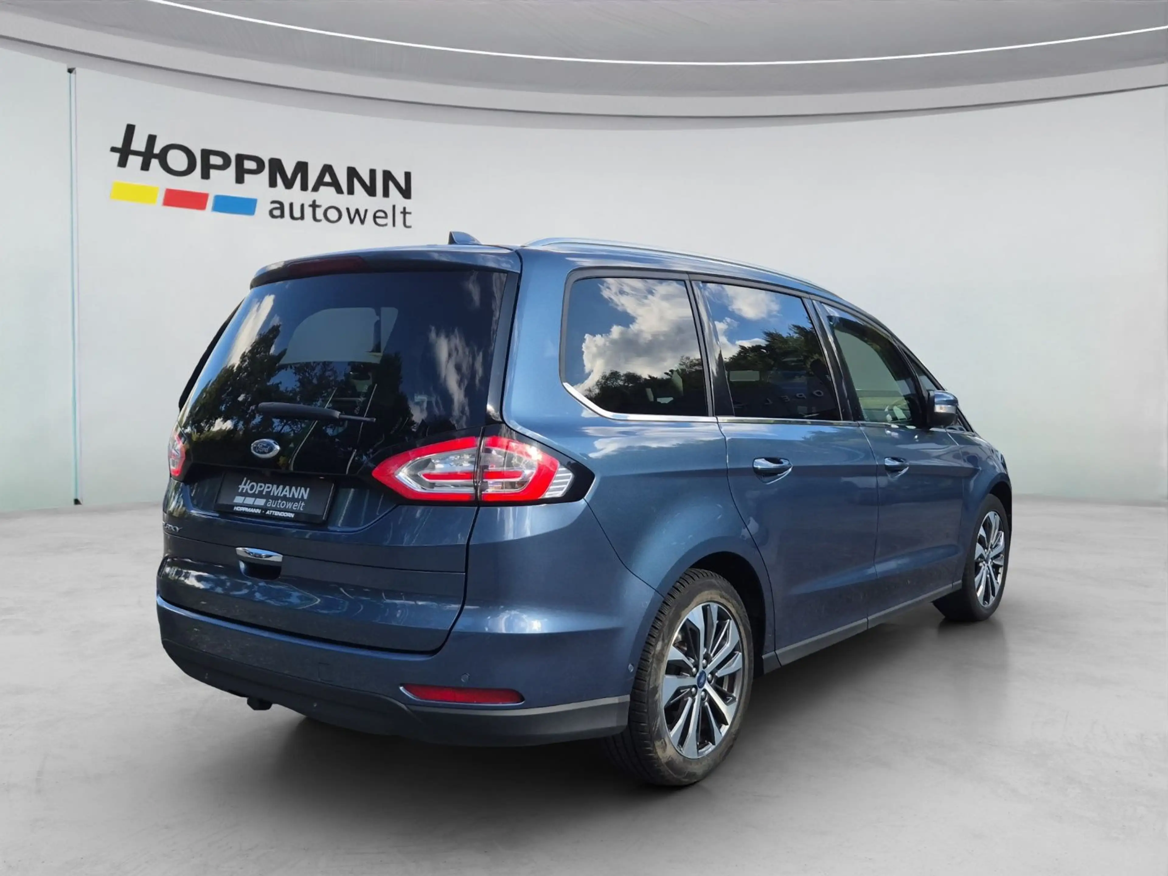 Ford Galaxy Titanium*7SITZE*PANO*SITZHZG*AHK*ACC*LED* — photo 4