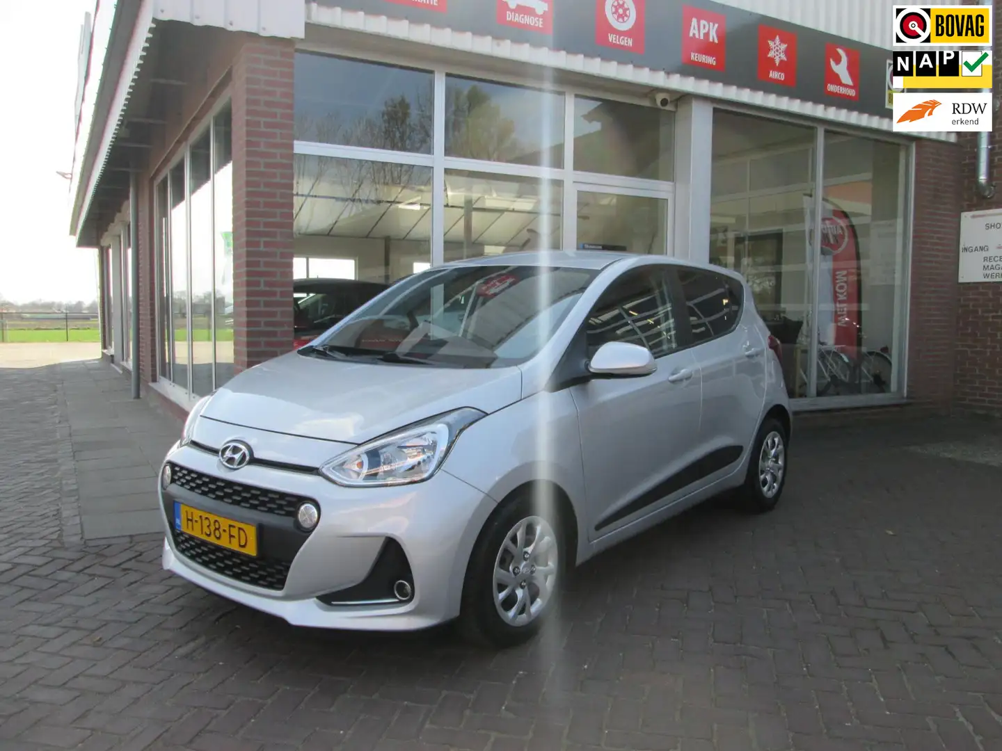 Hyundai i10 1.0i Premium / full-navigatie/ luxe uitvoering Grijs - 1