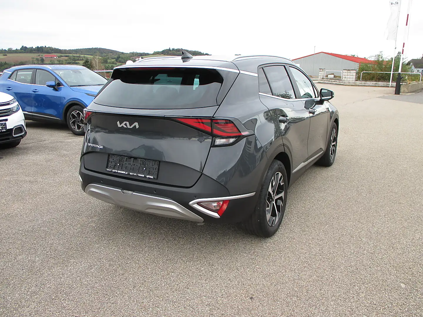 Kia Sportage 1,6 CRDI 48V Gold Grau - 2