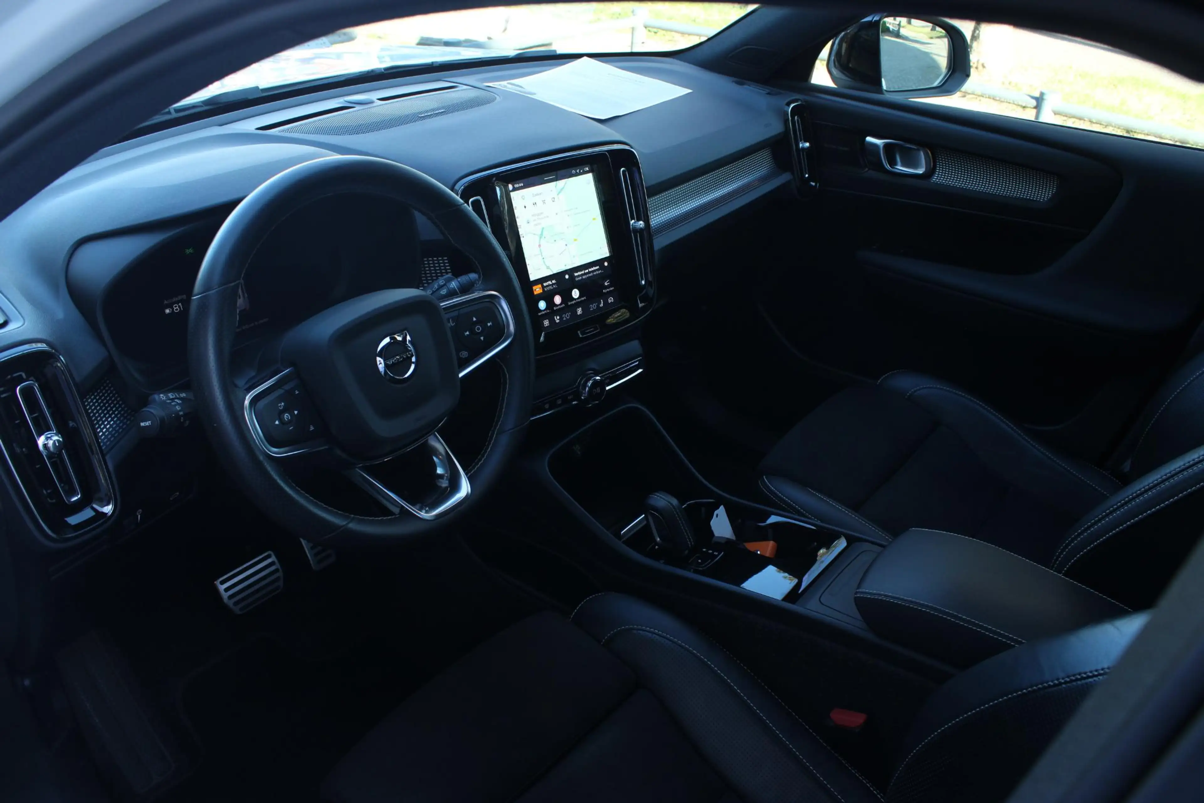 Volvo XC40 Recharge P8 AWD R-Design | Panoramadak | 20" Licht — photo 10