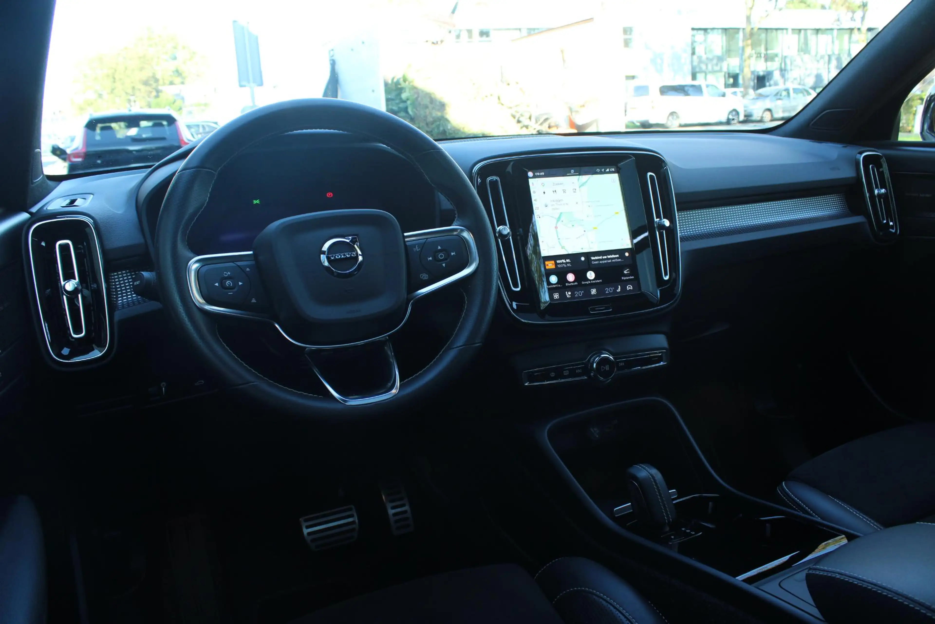 Volvo XC40 Recharge P8 AWD R-Design | Panoramadak | 20" Licht — photo 12