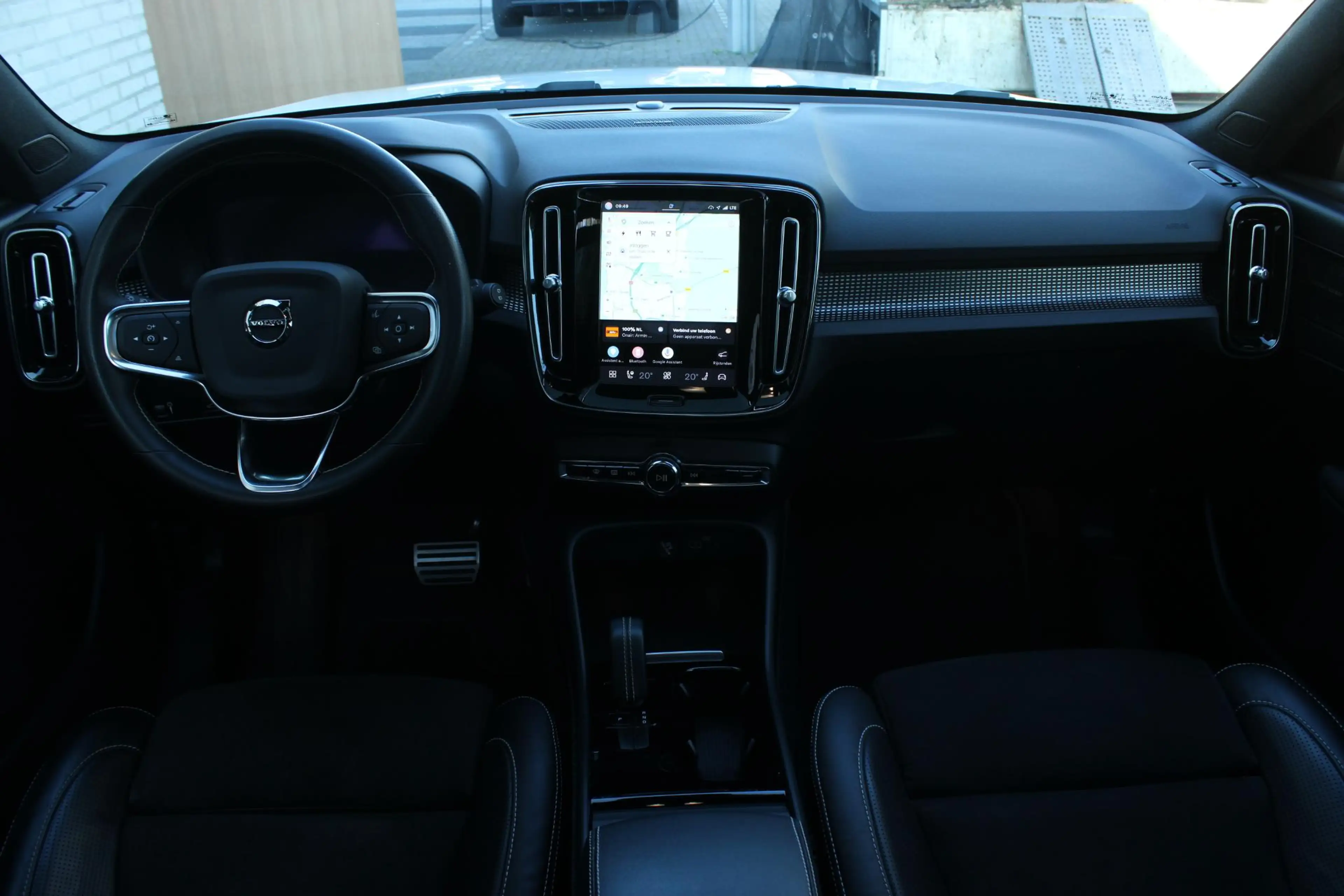 Volvo XC40 Recharge P8 AWD R-Design | Panoramadak | 20" Licht — photo 14