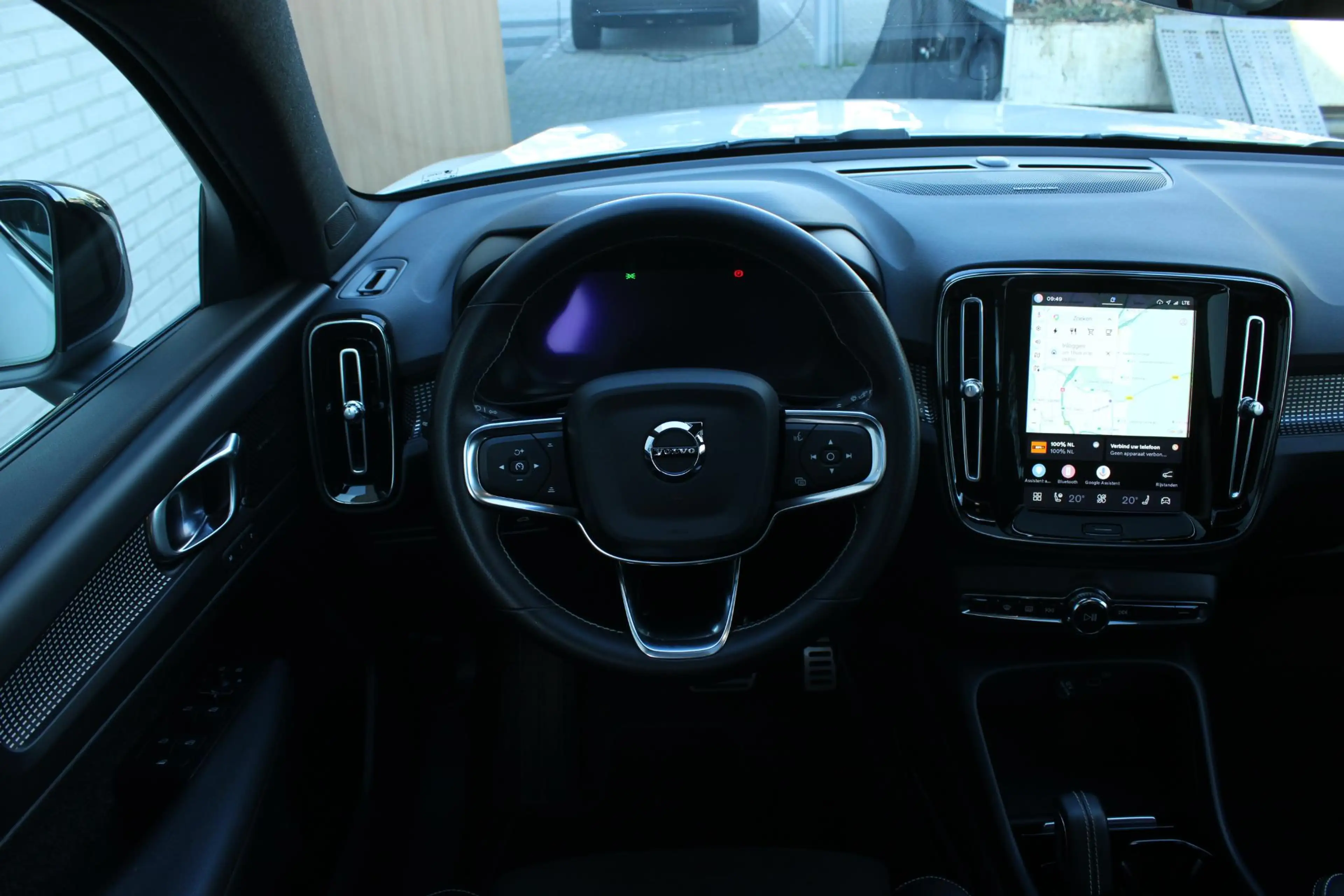 Volvo XC40 Recharge P8 AWD R-Design | Panoramadak | 20" Licht — photo 13