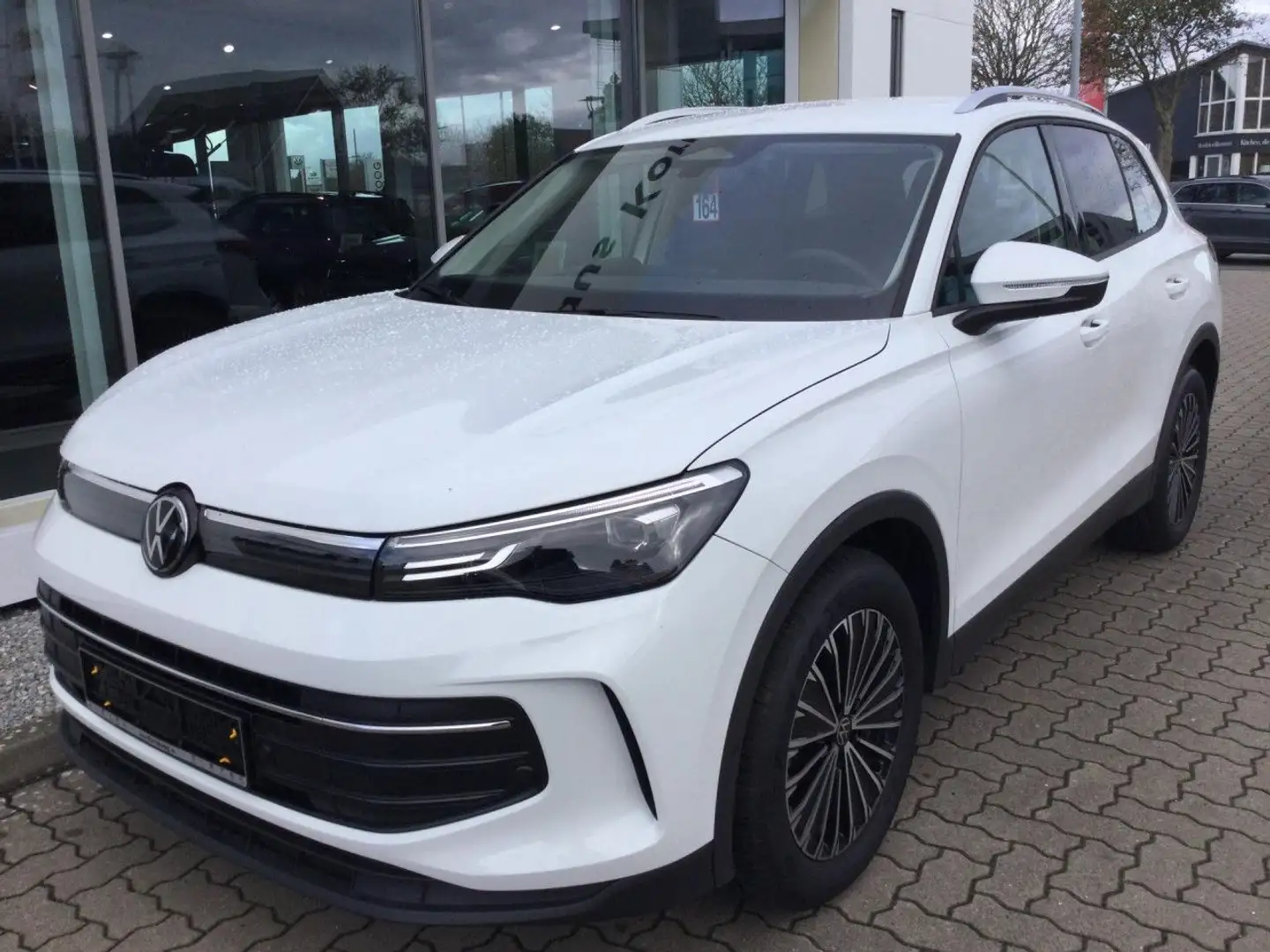 Volkswagen Tiguan 1,5 eTSI DSG Life AHK GJR NAVI Bluetooth Weiß - 2