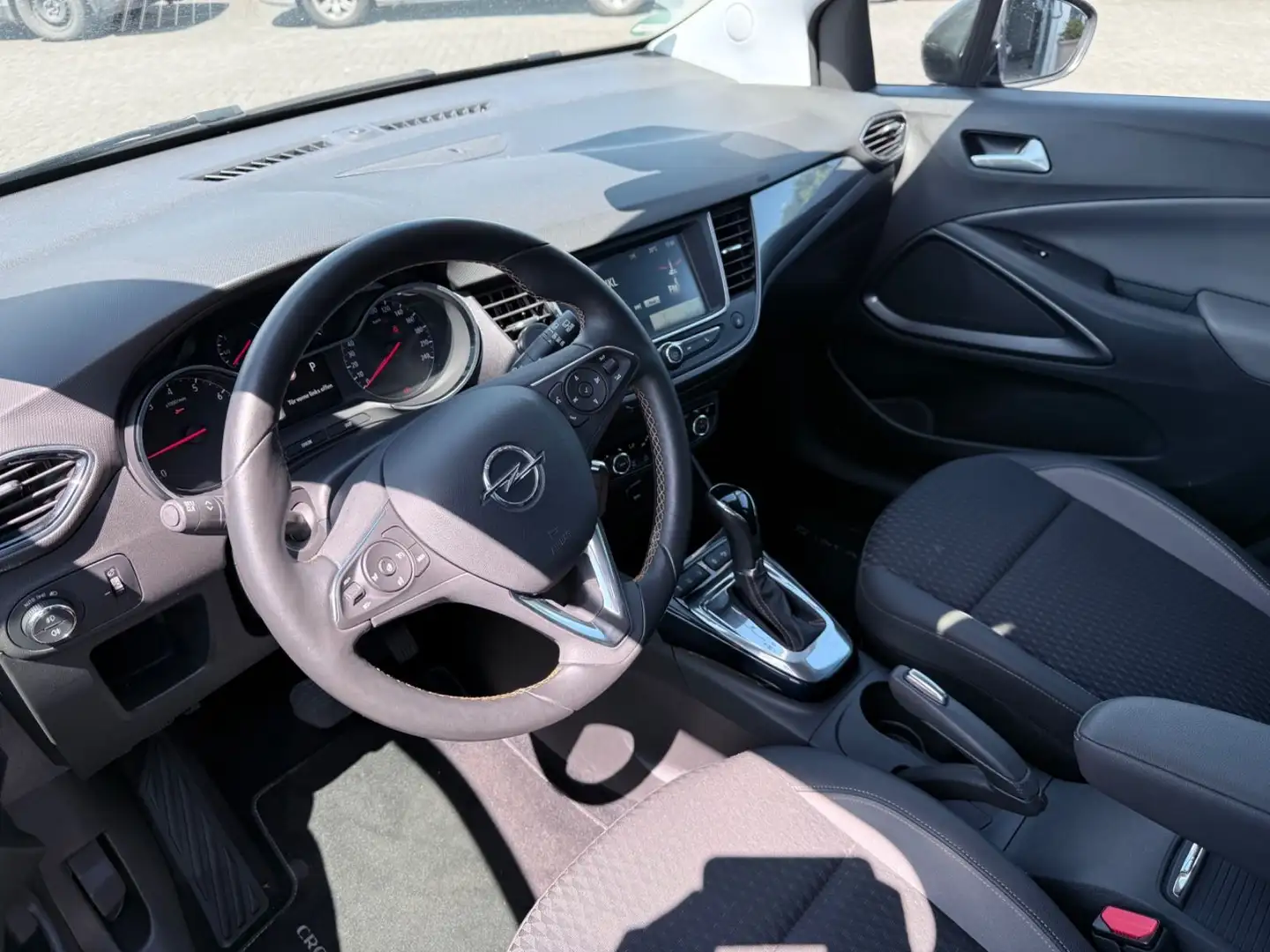 Opel Crossland X Automatik 4.0 IntelliLink PDC Grau - 2