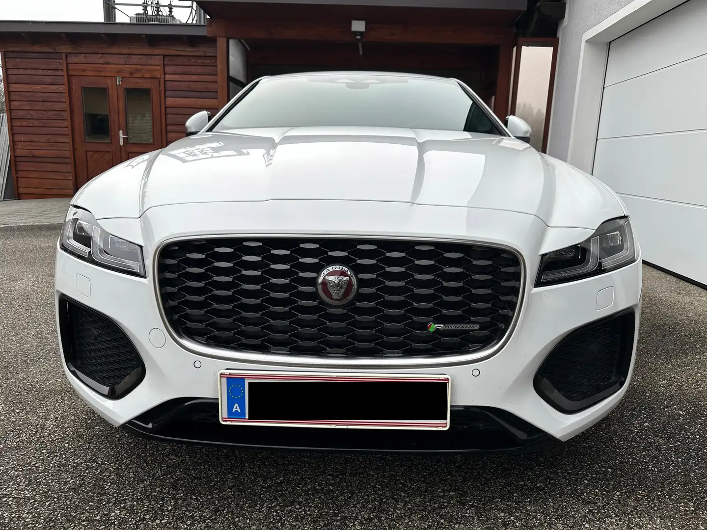 Jaguar XF XF D200 AWD R-Dynamic HSE Aut. R-Dynamic HSE Weiß - 1