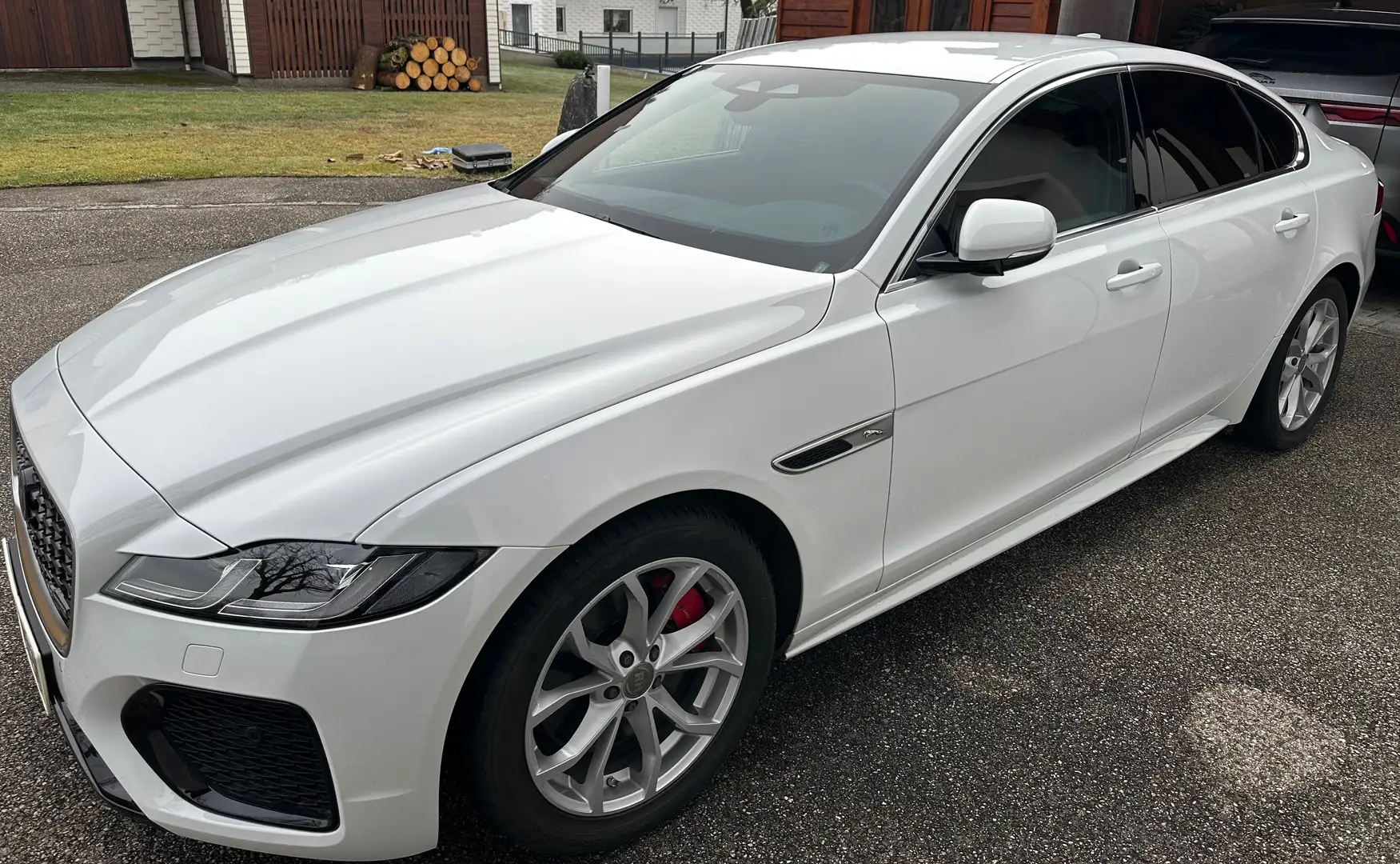 Jaguar XF XF D200 AWD R-Dynamic HSE Aut. R-Dynamic HSE Weiß - 2