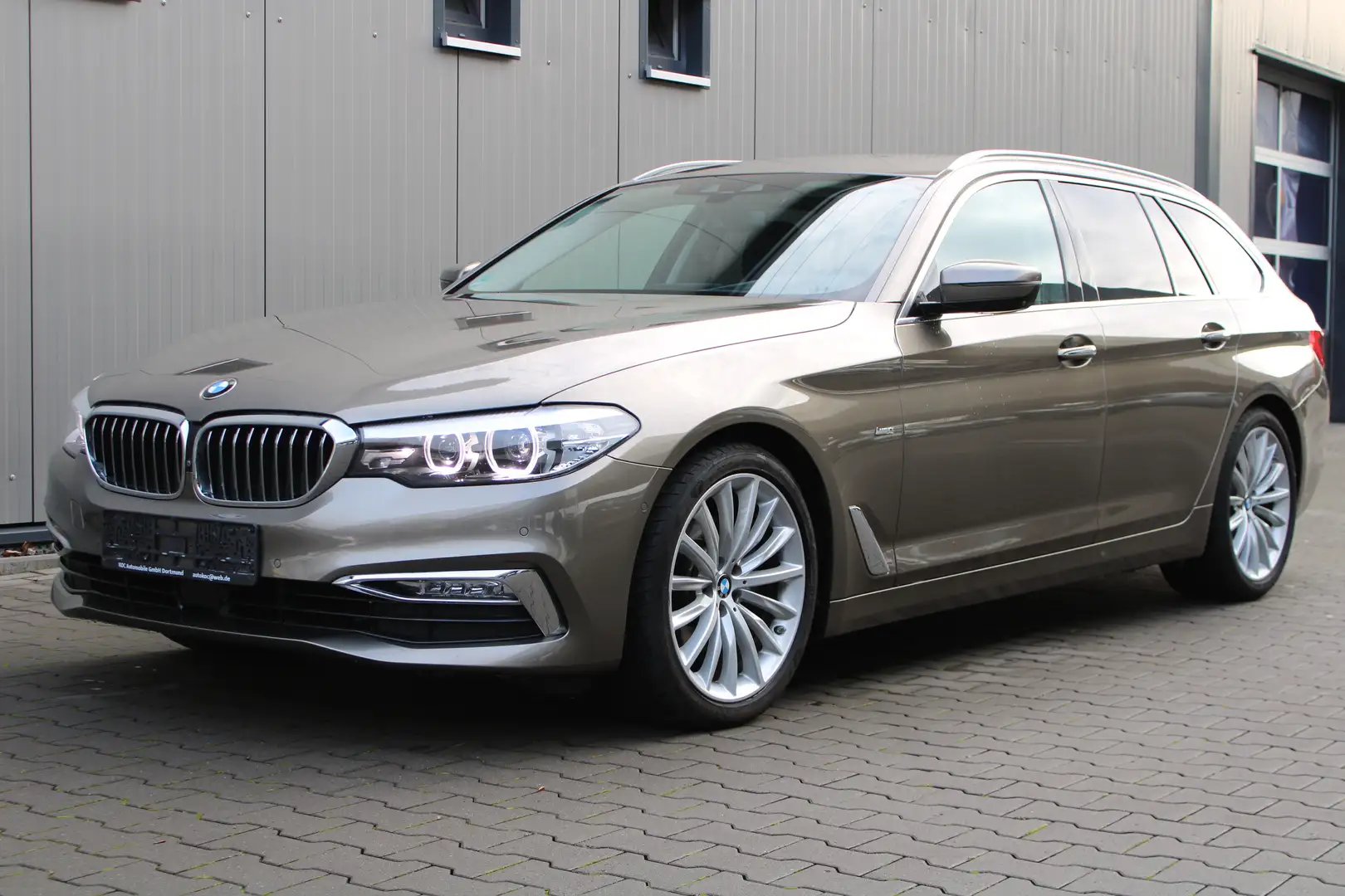 BMW 520 d Luxury Line (G31) Navi Plus/HeadUp/Leder/LED/ Beige - 1