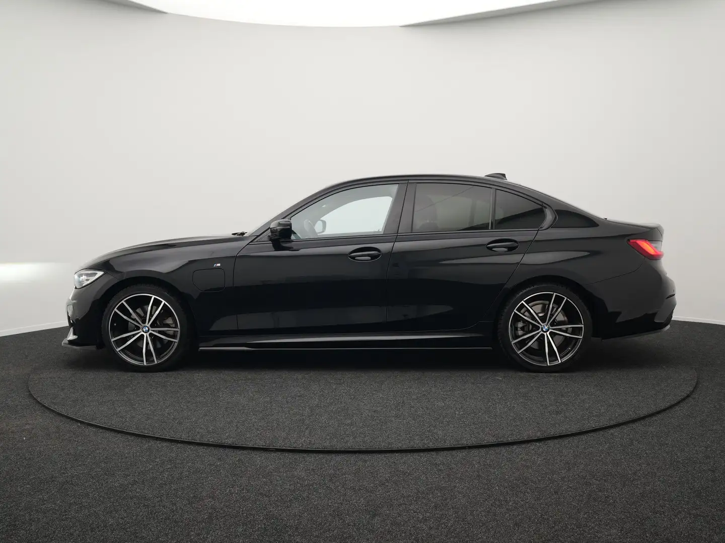 BMW 320 3-serie 320e M Sport Shadow Plug In Hybrid PHEV | Negro - 2