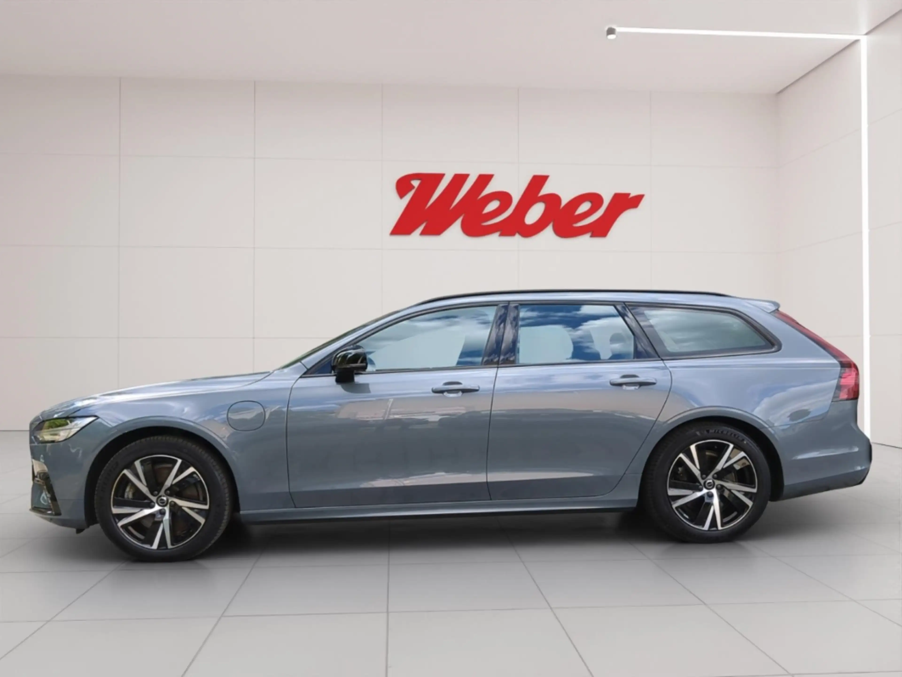 Volvo V90 T8 Recharge R-Design *Pano*SH*Kam*Nappa* — photo 3