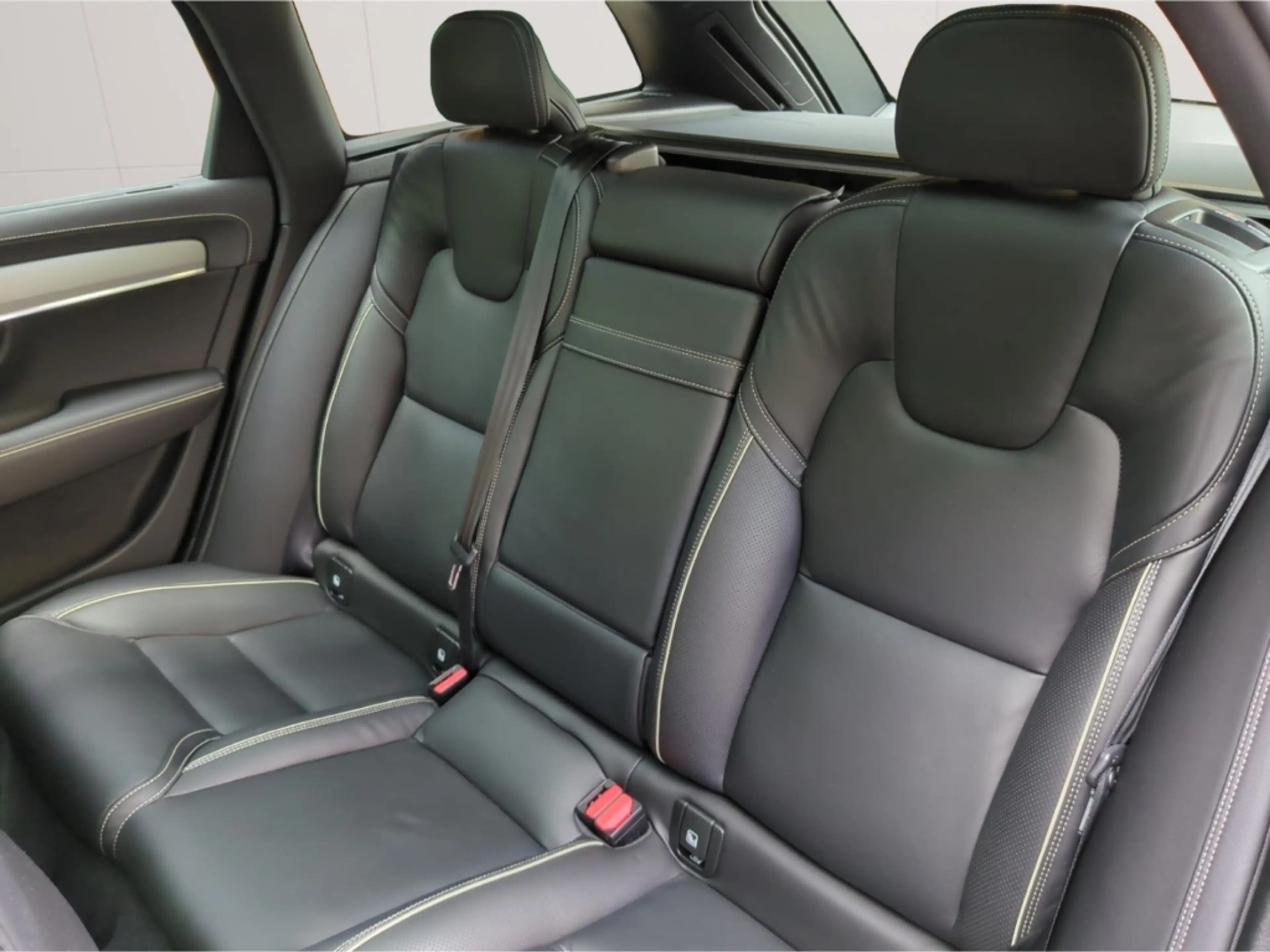 Volvo V90 T8 Recharge R-Design *Pano*SH*Kam*Nappa* — photo 10