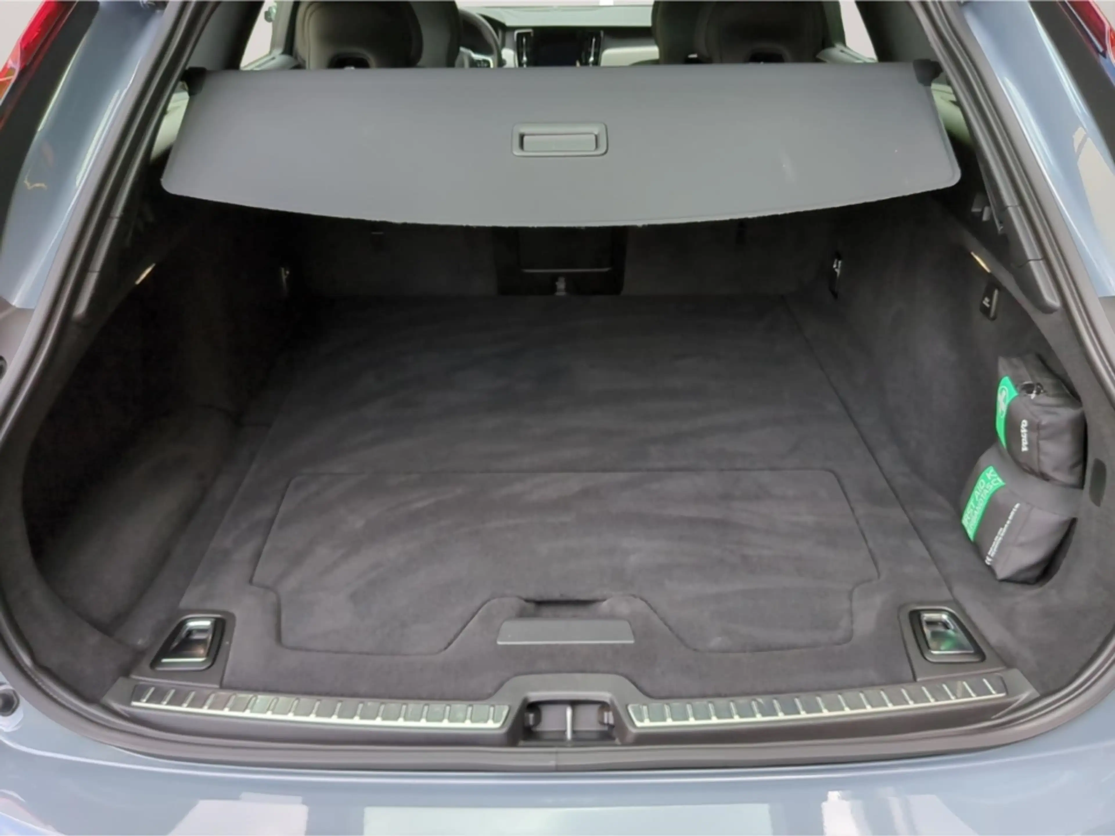 Volvo V90 T8 Recharge R-Design *Pano*SH*Kam*Nappa* — photo 9