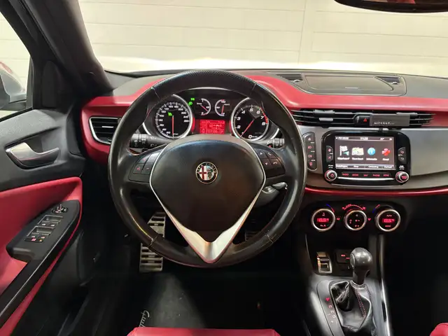 Alfa Romeo Giulietta view 11