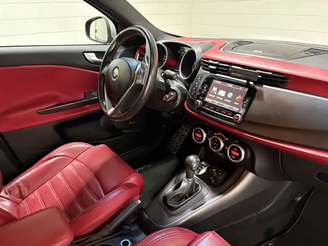 Alfa Romeo Giulietta view 16