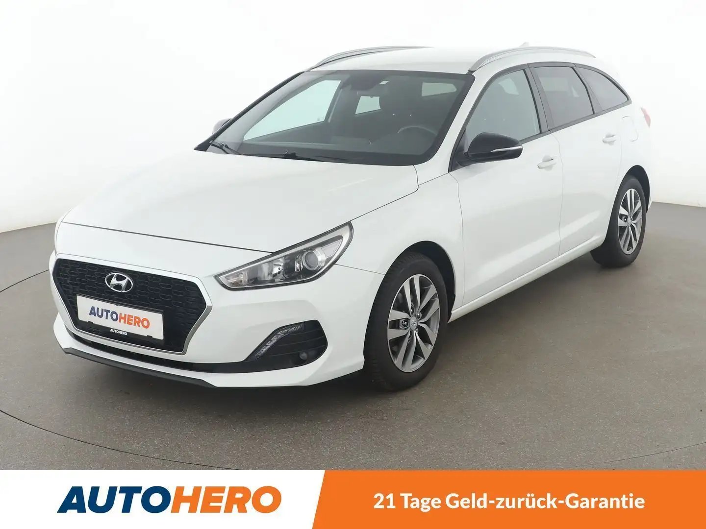 Hyundai i30 1.4 MPI Passion*TEMPO*CAM*PDC*SHZ*KLIMA*GARANTIE* Weiß - 1