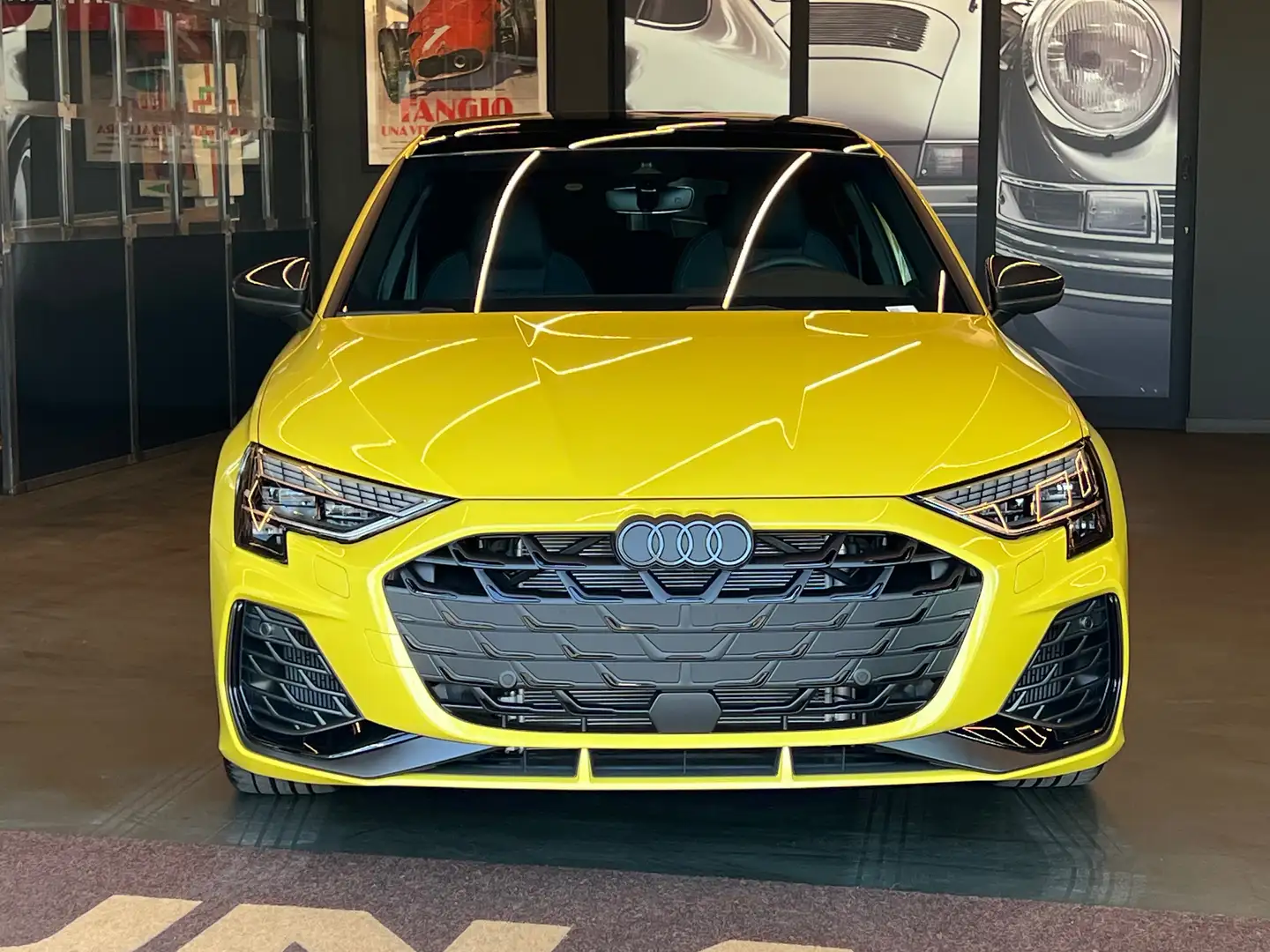 Audi S3 Sportback 2.0 tfsi Sport Attitude quattro s-tronic Jaune - 2