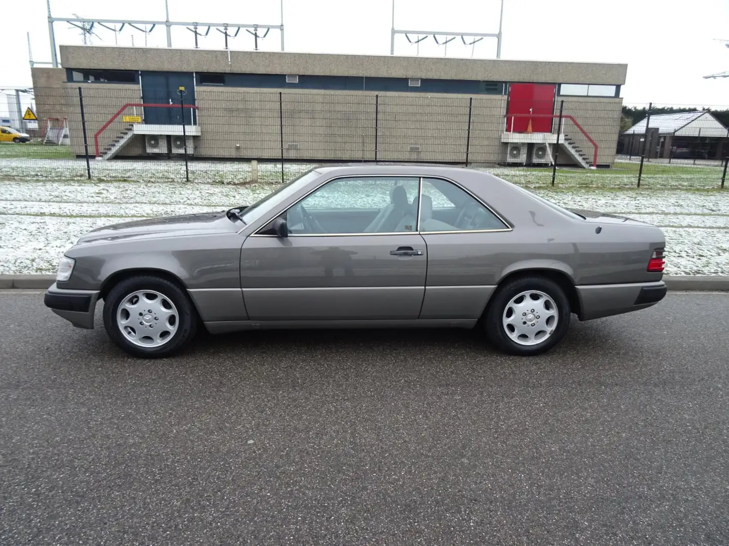 Mercedes-Benz CE 200 200-500 (W124) 230 Сірий - 2