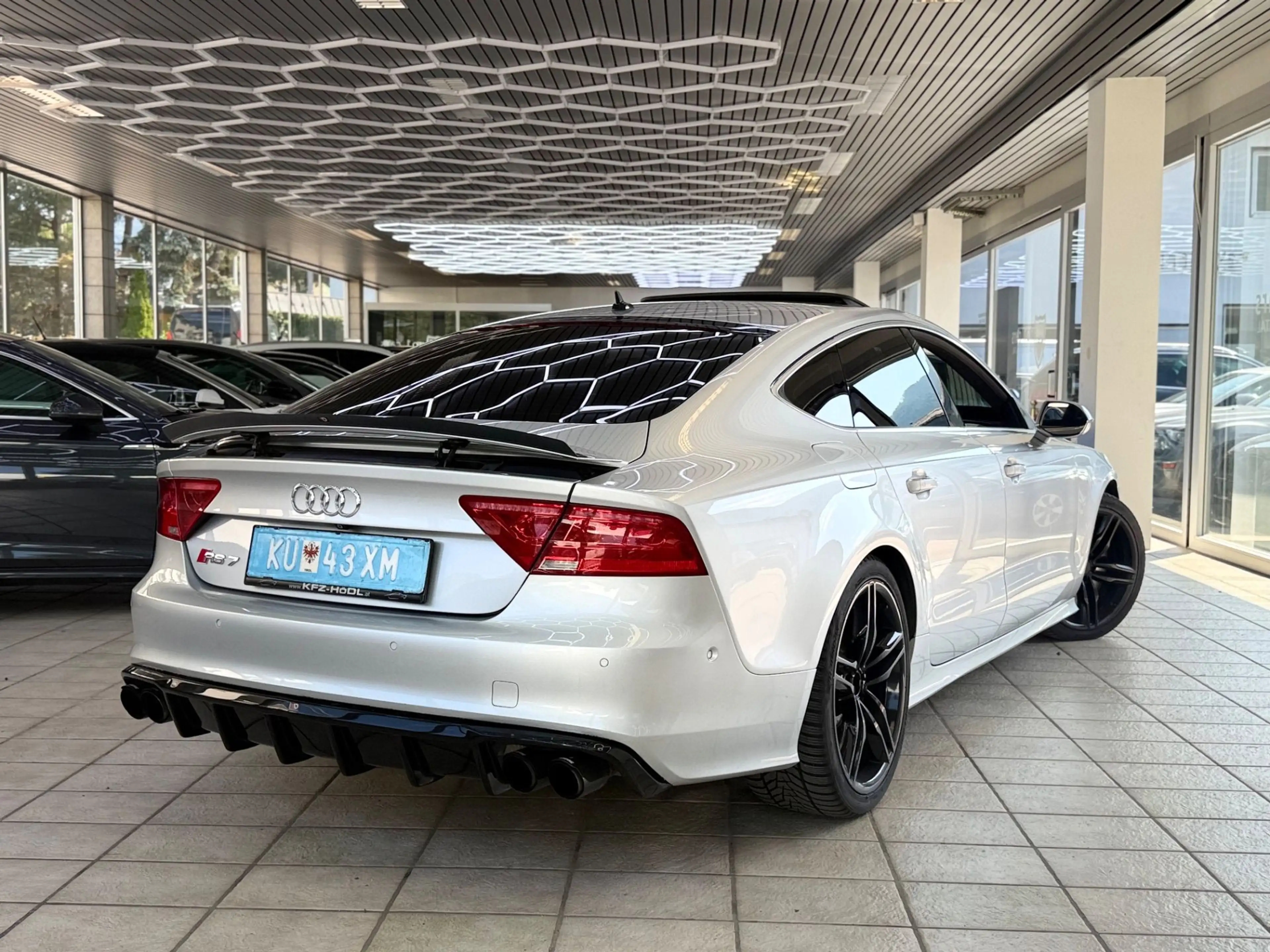 Audi S7 Sportback 4,0 TFSI quattro S-tronic — photo 11