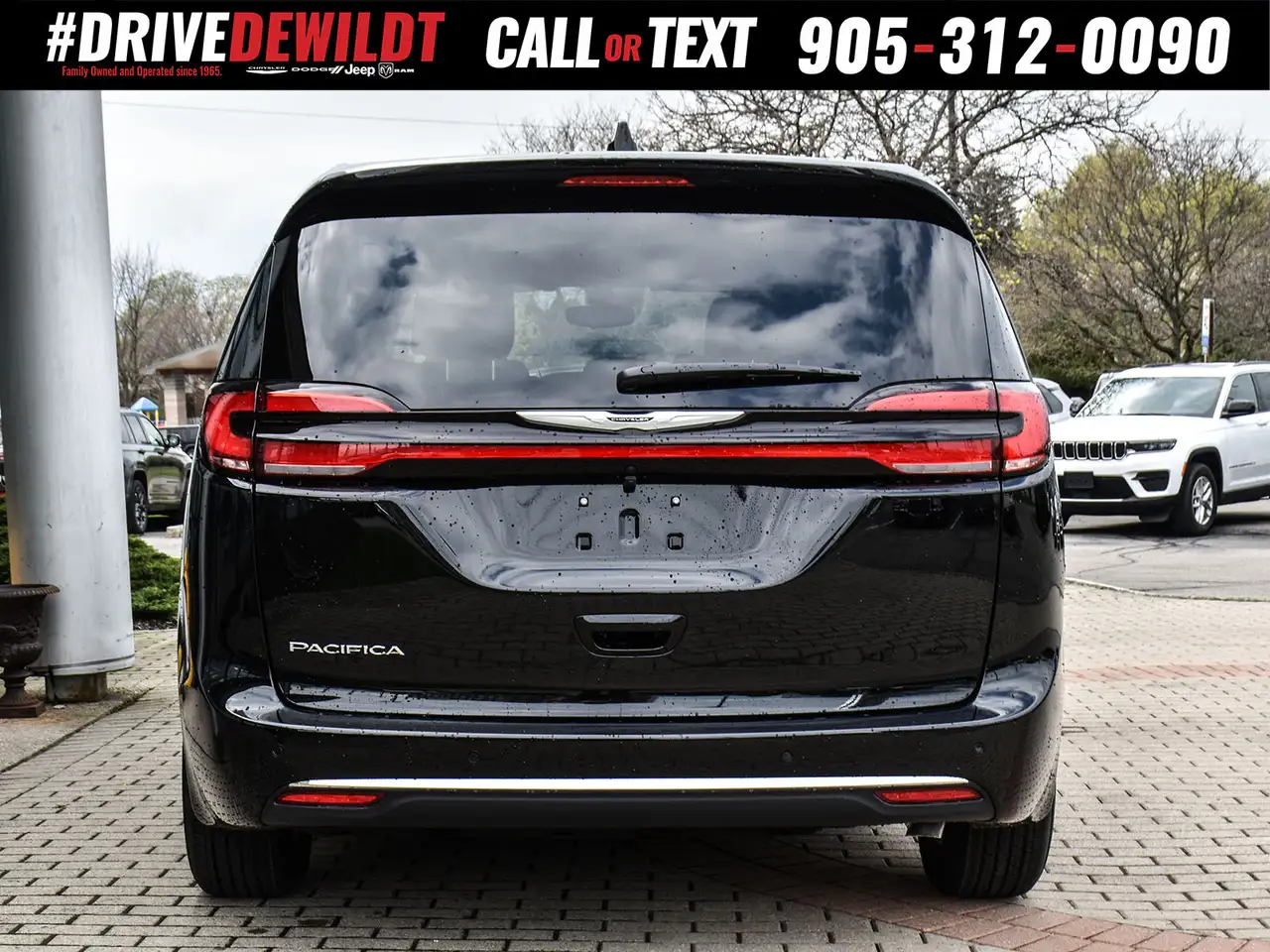 Chrysler Pacifica photo Chrysler Pacifica