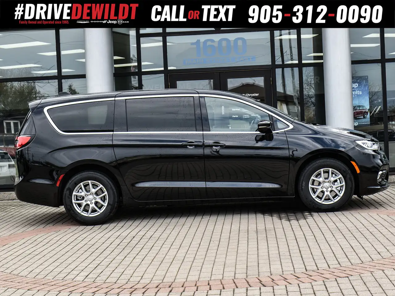 Chrysler Pacifica photo Chrysler Pacifica