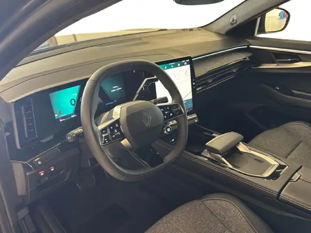 Renault Austral view 7
