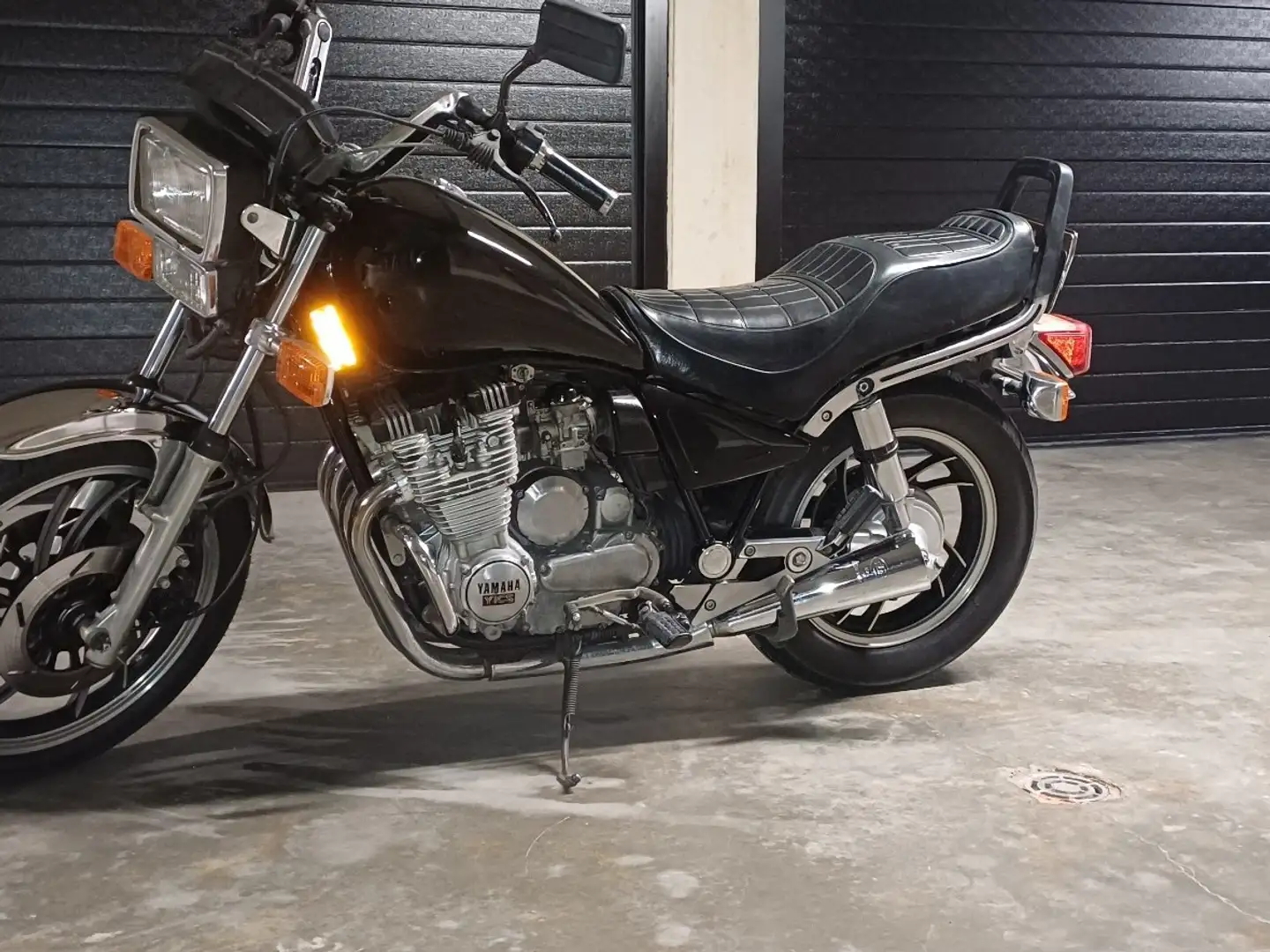 Yamaha XJ 750 Black - 1