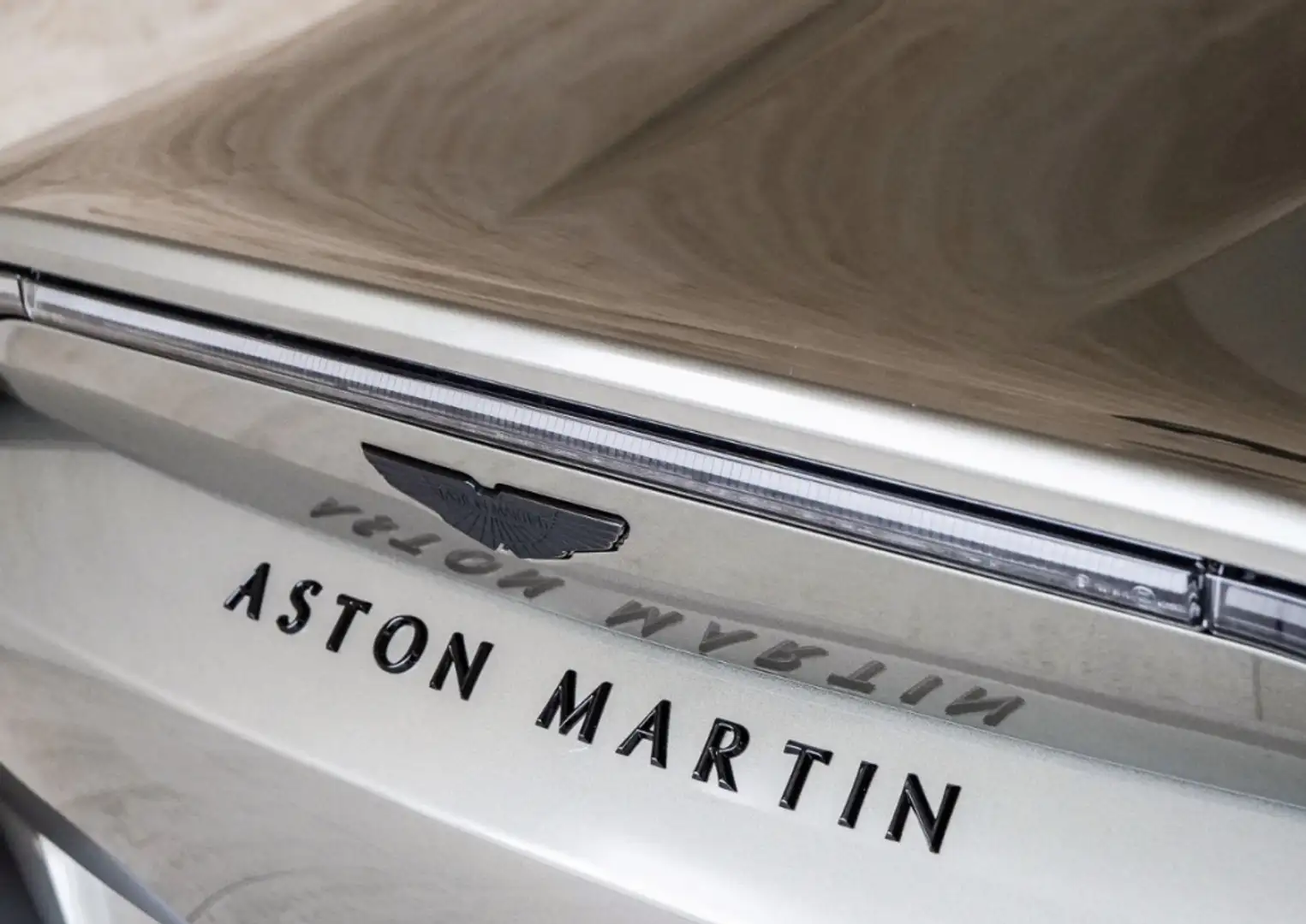 Aston Martin Vantage Roadster Grau - 1