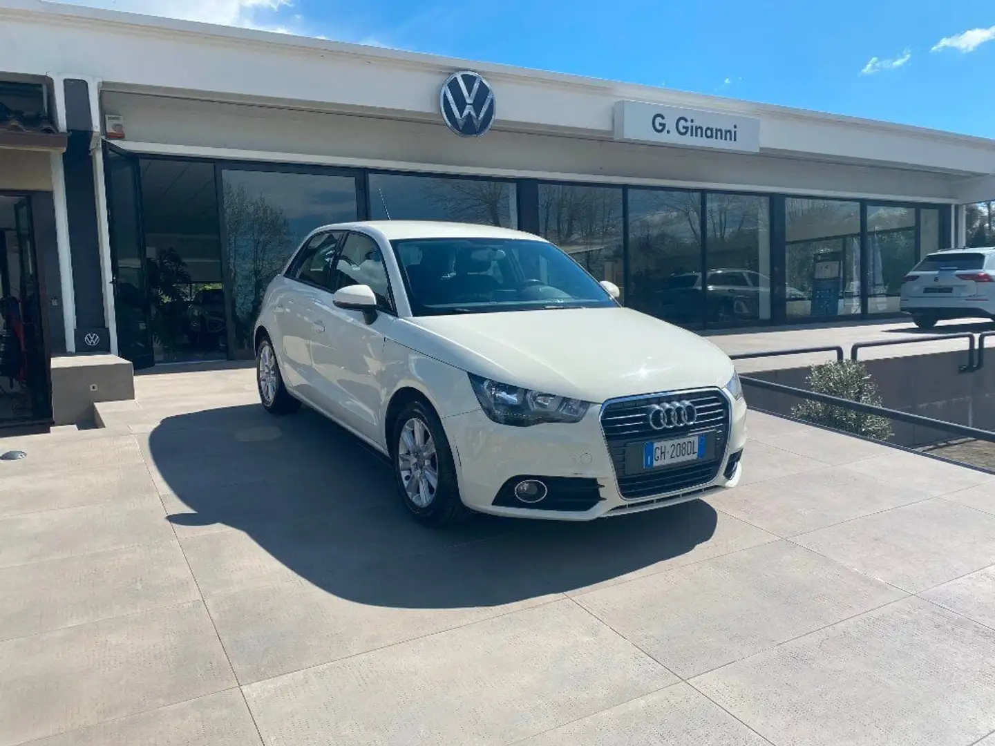Audi A1 A1 SPB 1.6 TDI Attraction Weiß - 1