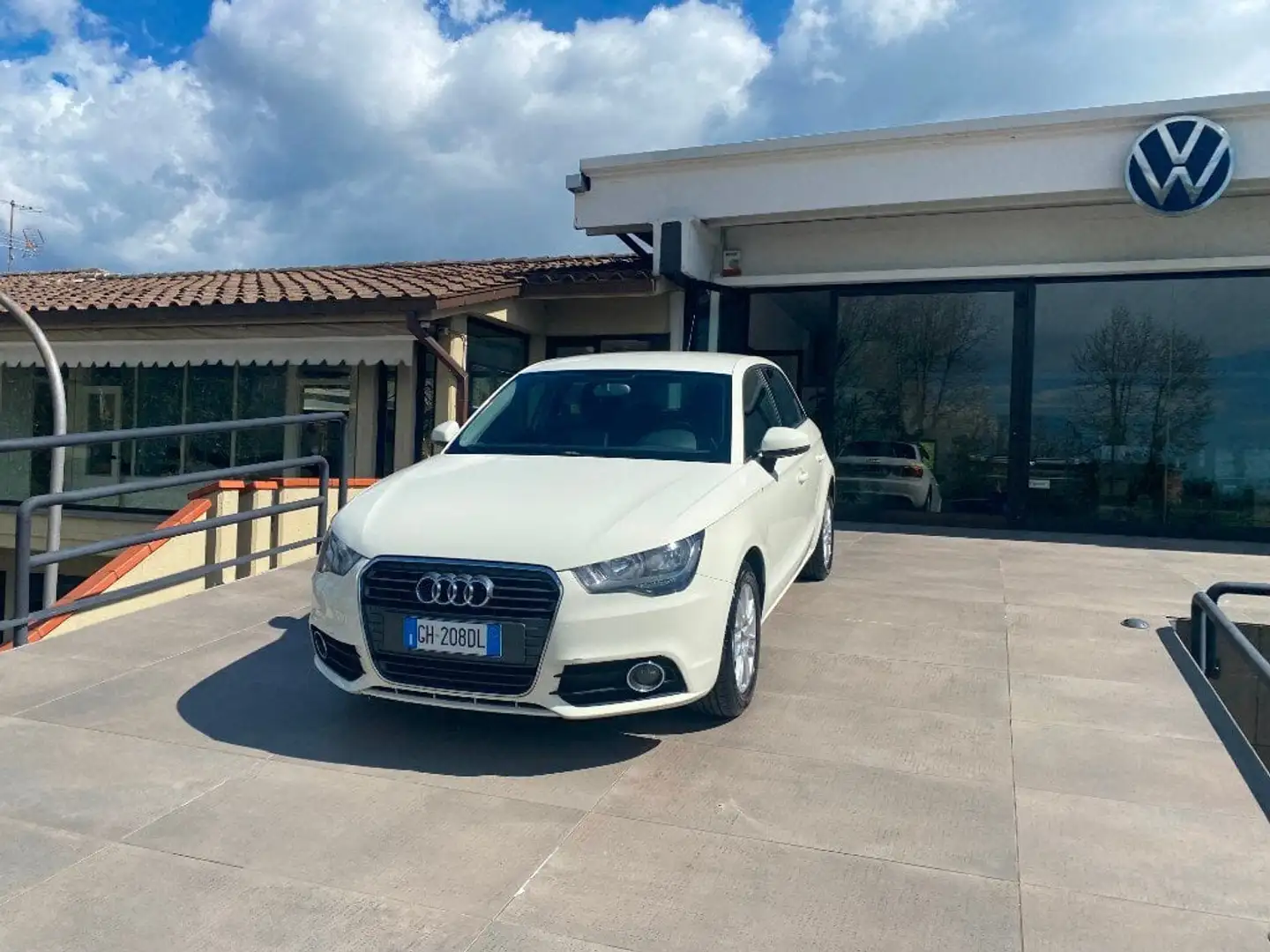 Audi A1 A1 SPB 1.6 TDI Attraction Weiß - 2