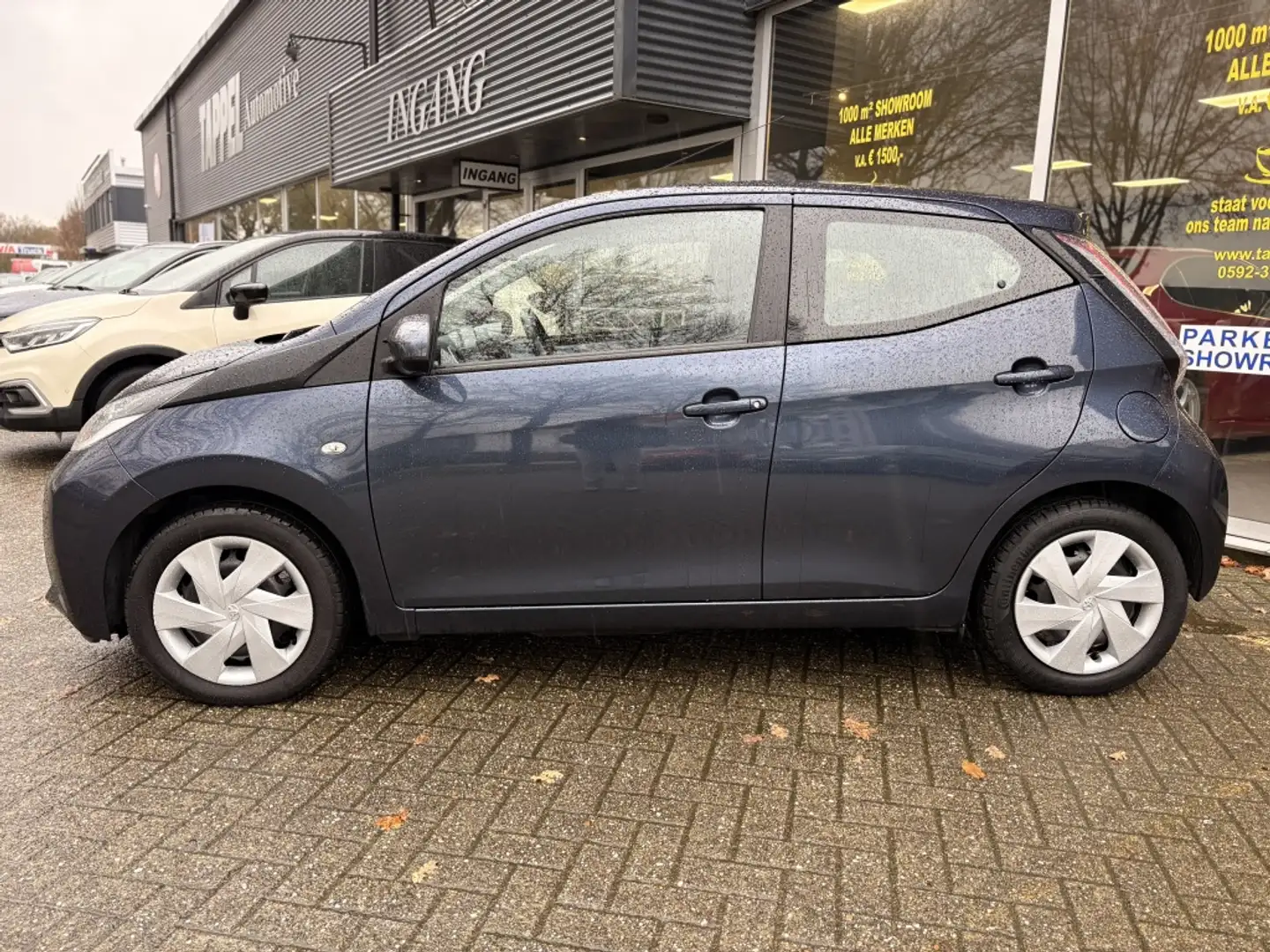 Toyota Aygo 1.0 VVT-i x-play Clima/Bluetooth/Cruise/camera Bleu - 2