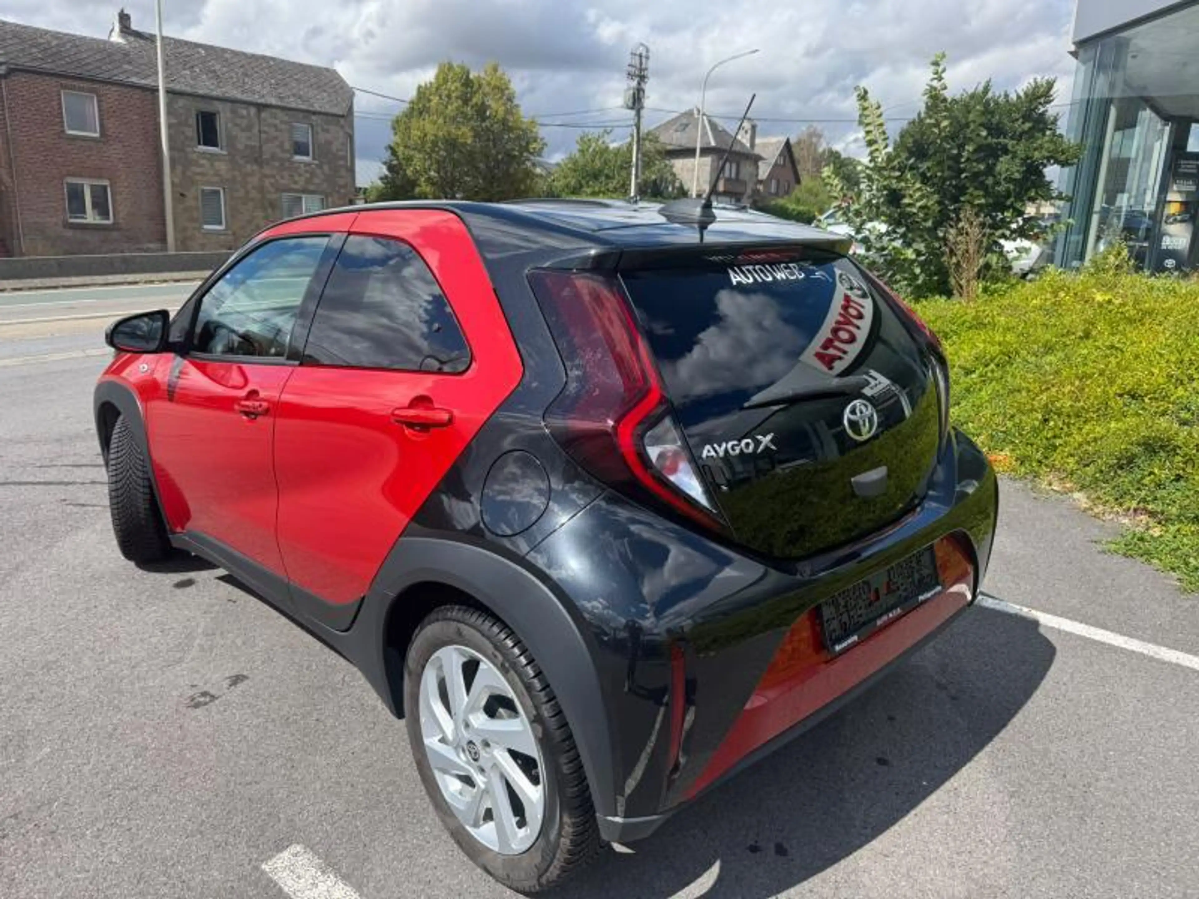 Toyota Aygo X Hatchback 1.0L MT X pulse + tech pack — photo 2