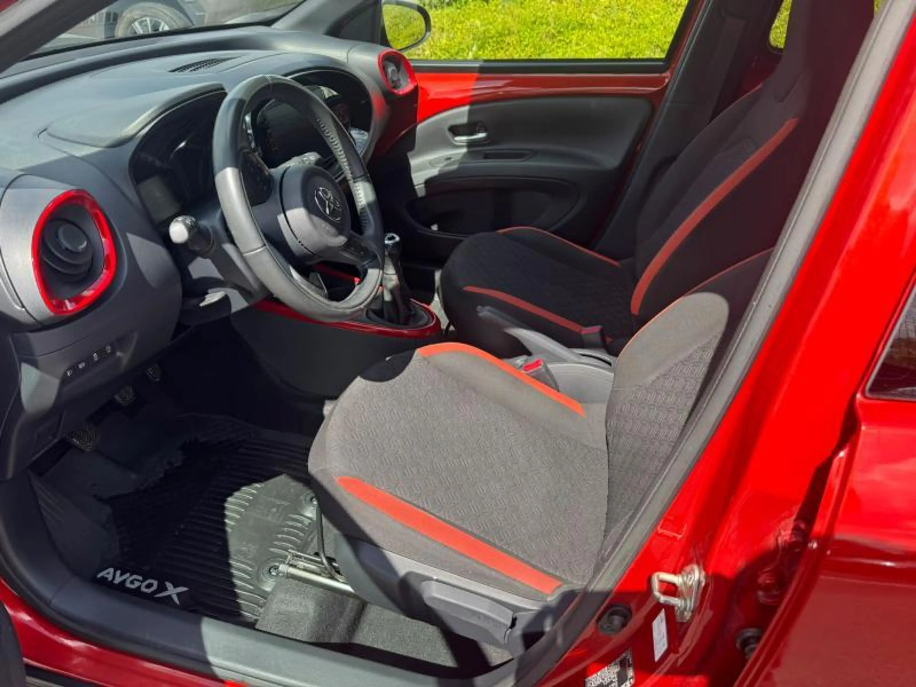 Toyota Aygo X Hatchback 1.0L MT X pulse + tech pack — photo 5