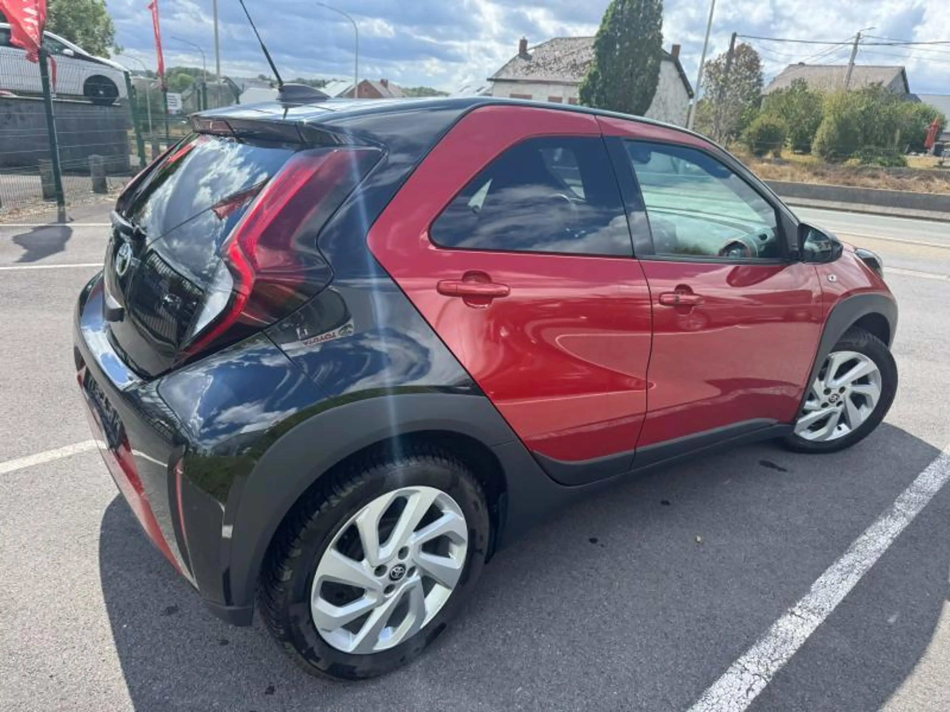 Toyota Aygo X Hatchback 1.0L MT X pulse + tech pack — photo 3
