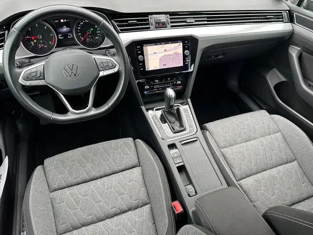 Volkswagen Passat view 14