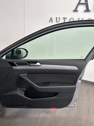 Volkswagen Passat view 10