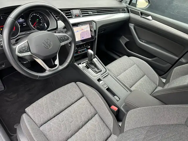 Volkswagen Passat view 11