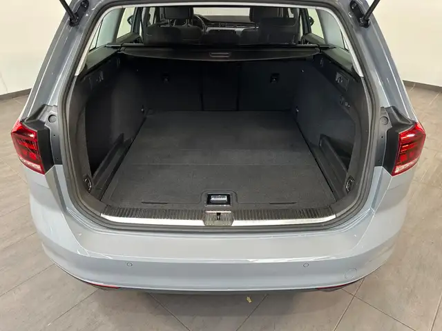 Volkswagen Passat view 6