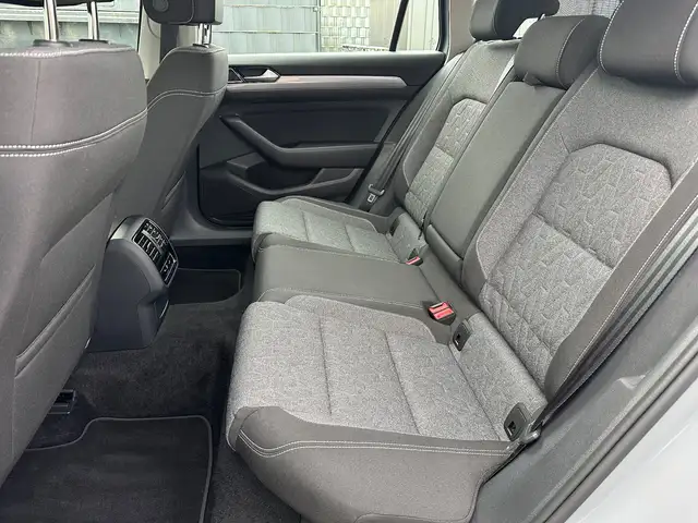Volkswagen Passat view 13