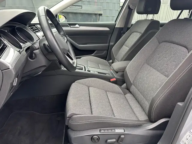Volkswagen Passat view 12