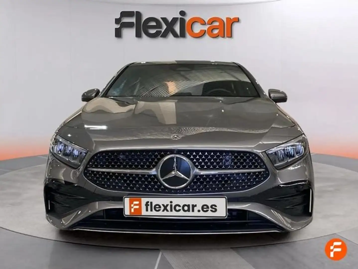 Mercedes-Benz A 180 Sedán Gris - 2