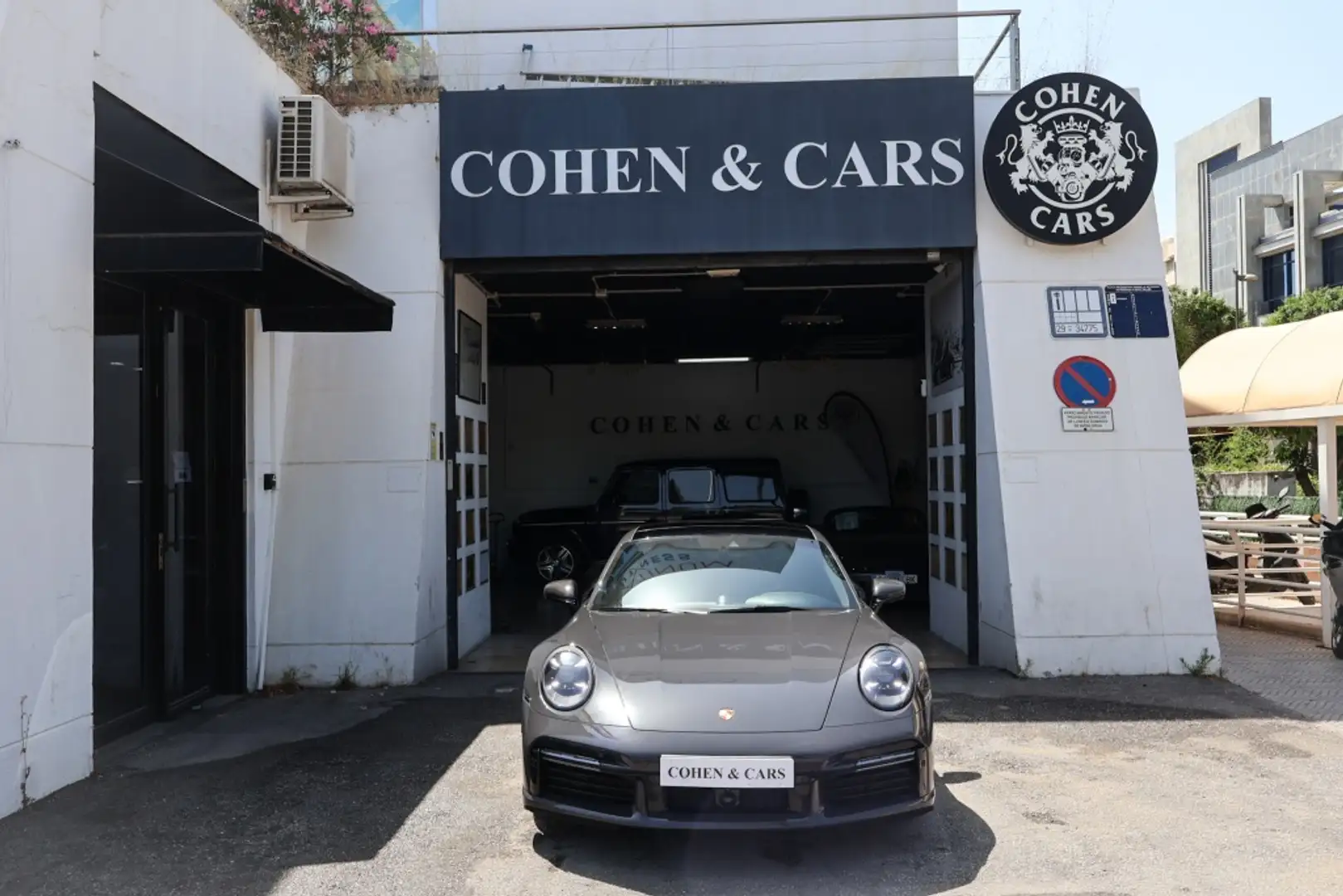 Porsche 992 Turbo S Coupé PDK Grijs - 2