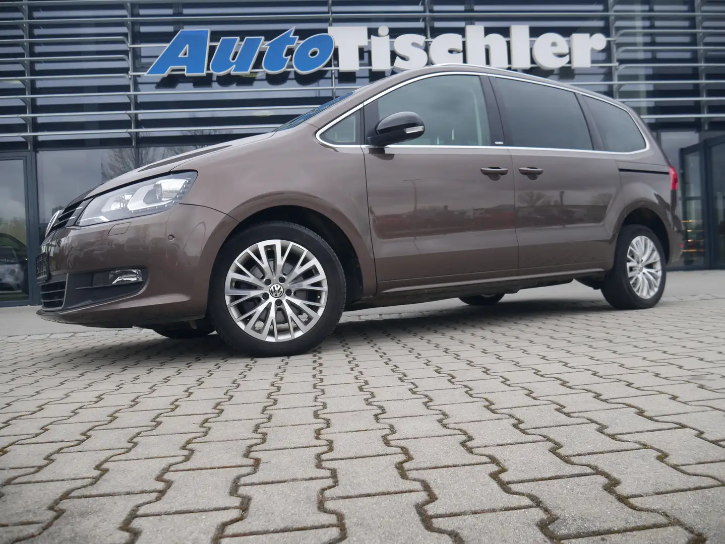 Volkswagen Sharan Style BMT NAVI AHK Kindersitze KeyLess DVD PPS 17" Braun - 1
