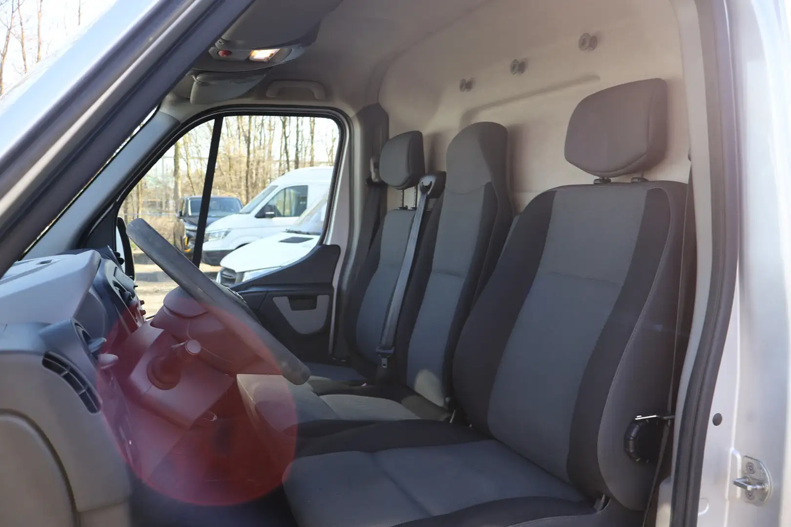 Nissan NV400 2.3 dCi L1 H1 Airco Plateado - 2