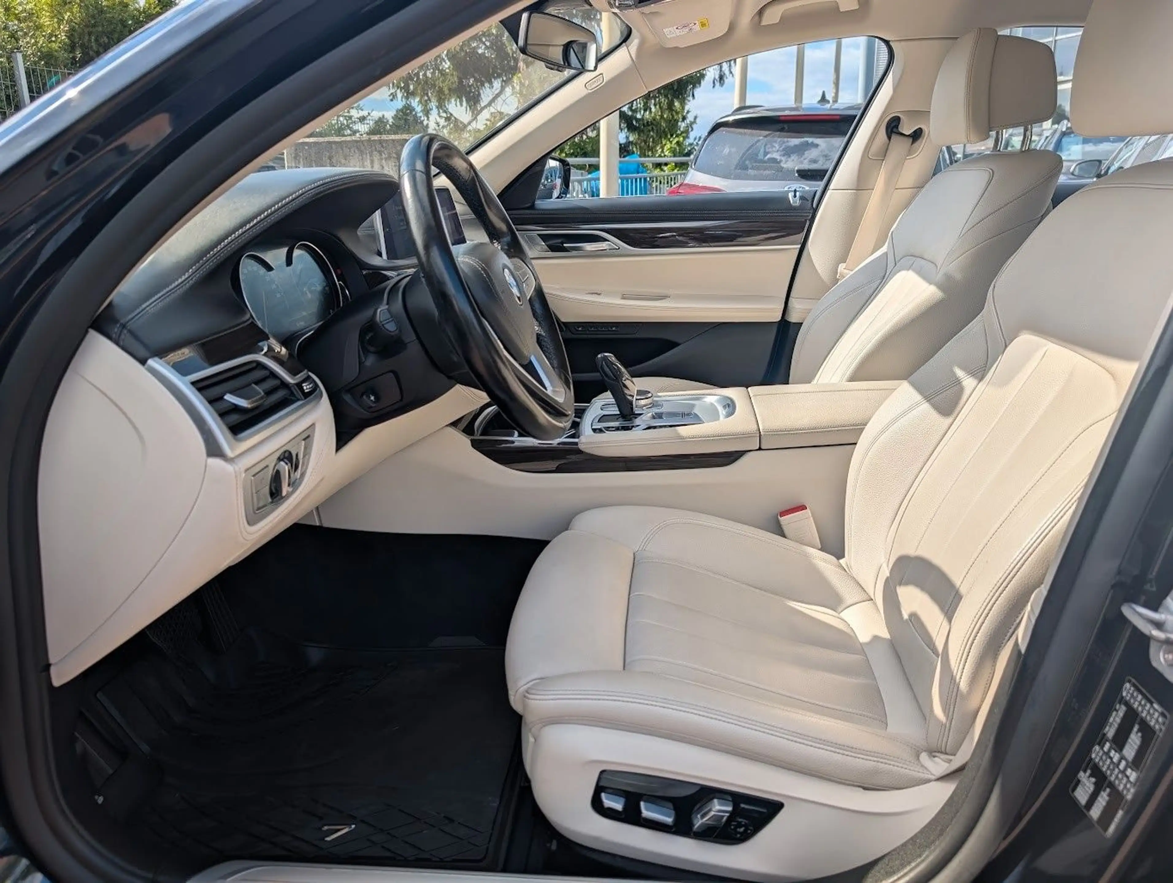 BMW 725 725d G11 Massage. Kamera. NAVI. 4-Zonen-Klima — photo 12