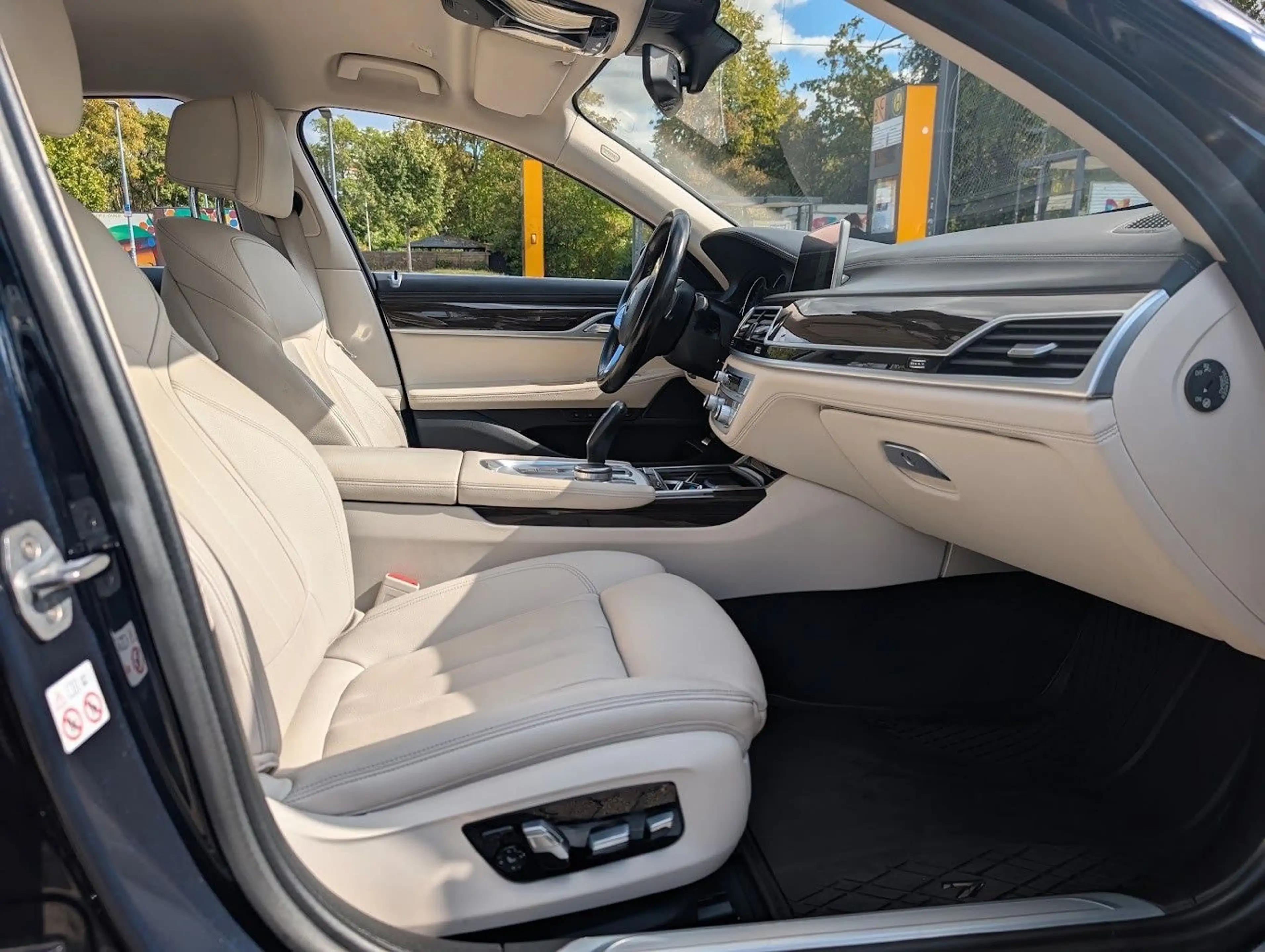 BMW 725 725d G11 Massage. Kamera. NAVI. 4-Zonen-Klima — photo 15