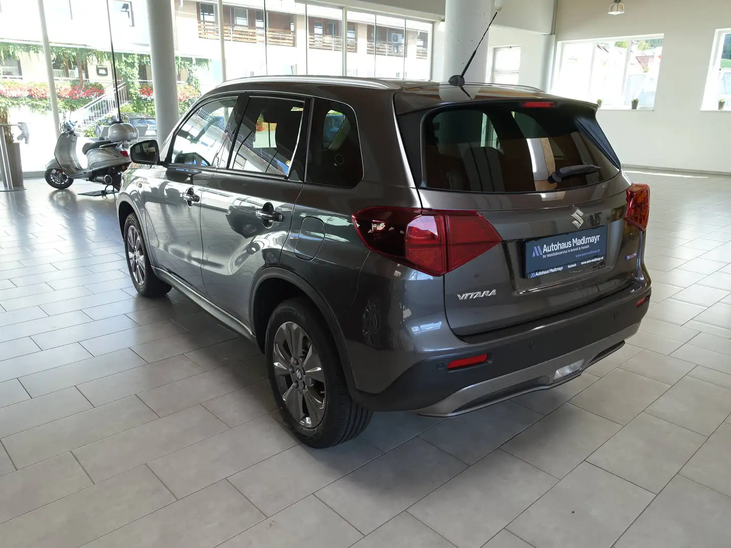 Suzuki Vitara VITARA 1.4 HYBRID ALLGRIP 6AT shine Grau - 2