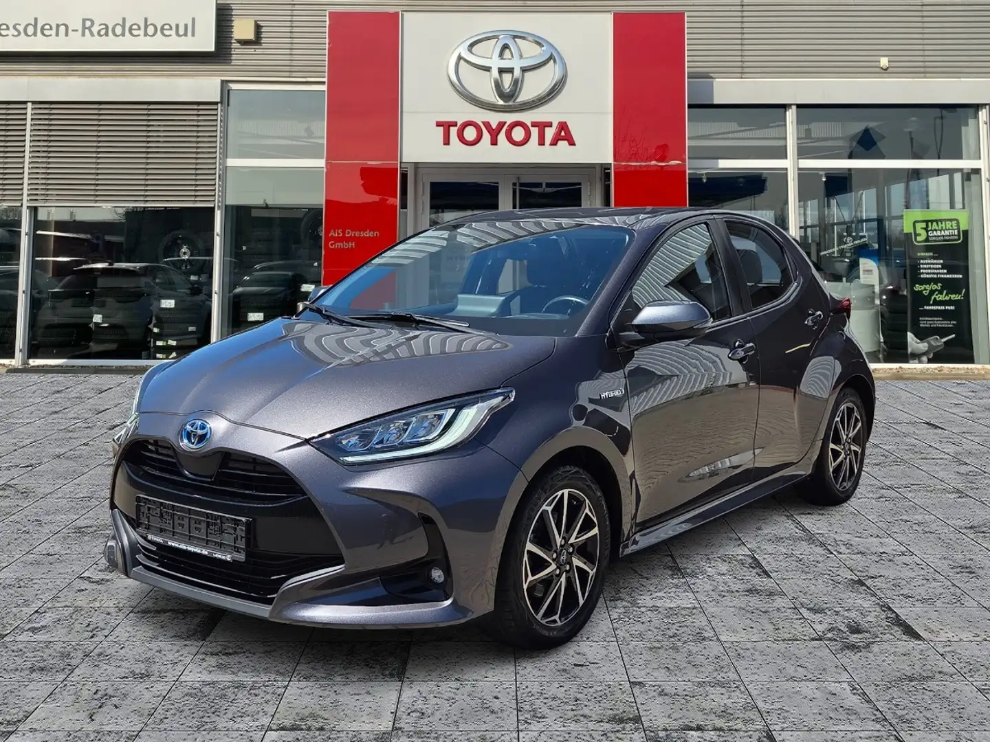 Toyota Yaris 1.5 Club FLA SpurH LM LED KeyLess KlimaA Grau - 1
