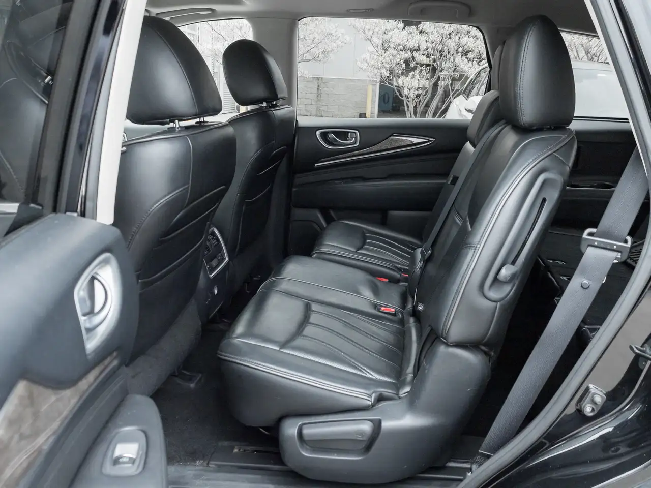 Infiniti QX60 снимка Infiniti QX60