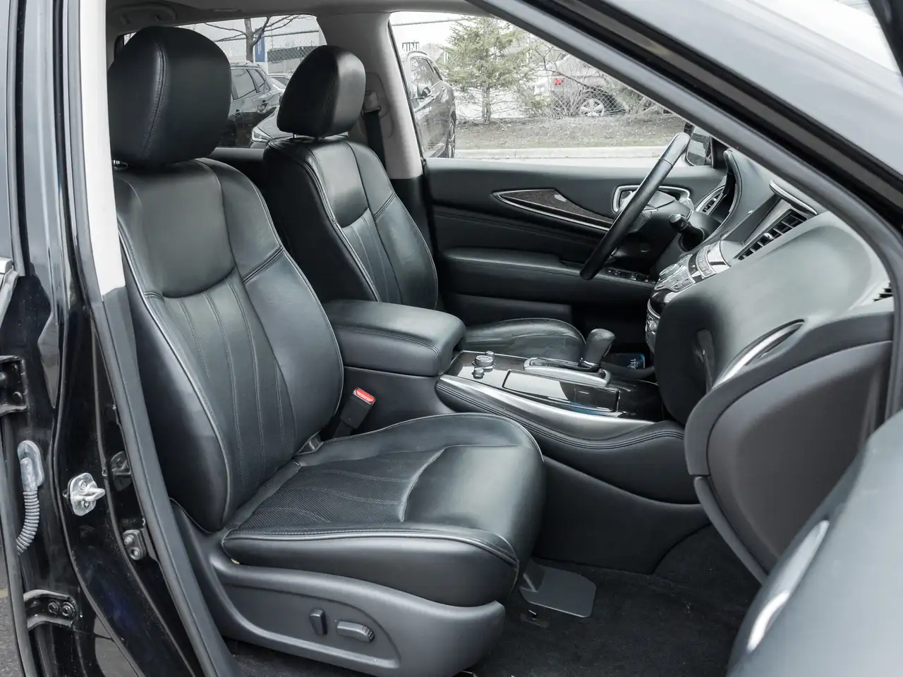 Infiniti QX60 снимка Infiniti QX60