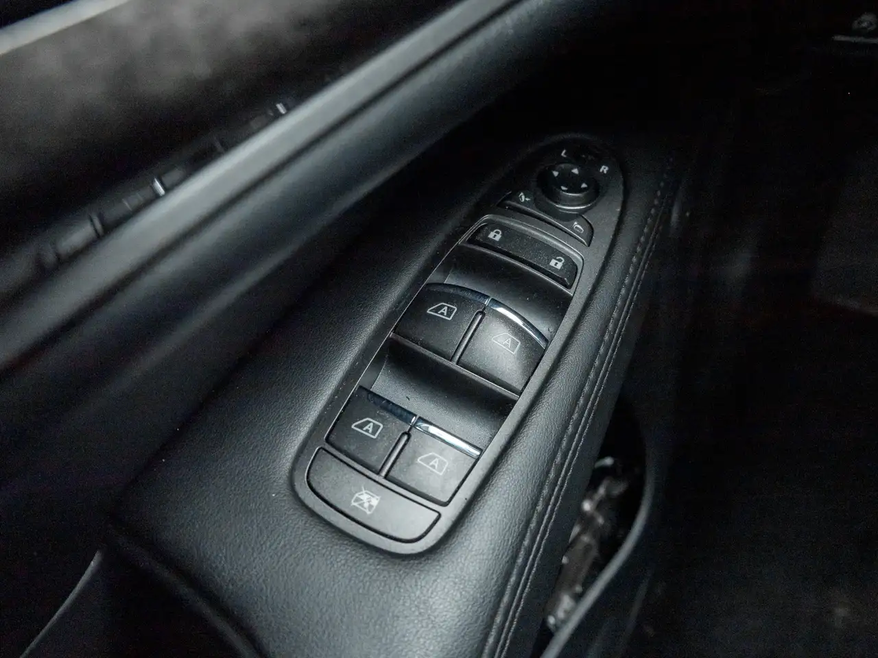 Infiniti QX60 снимка Infiniti QX60